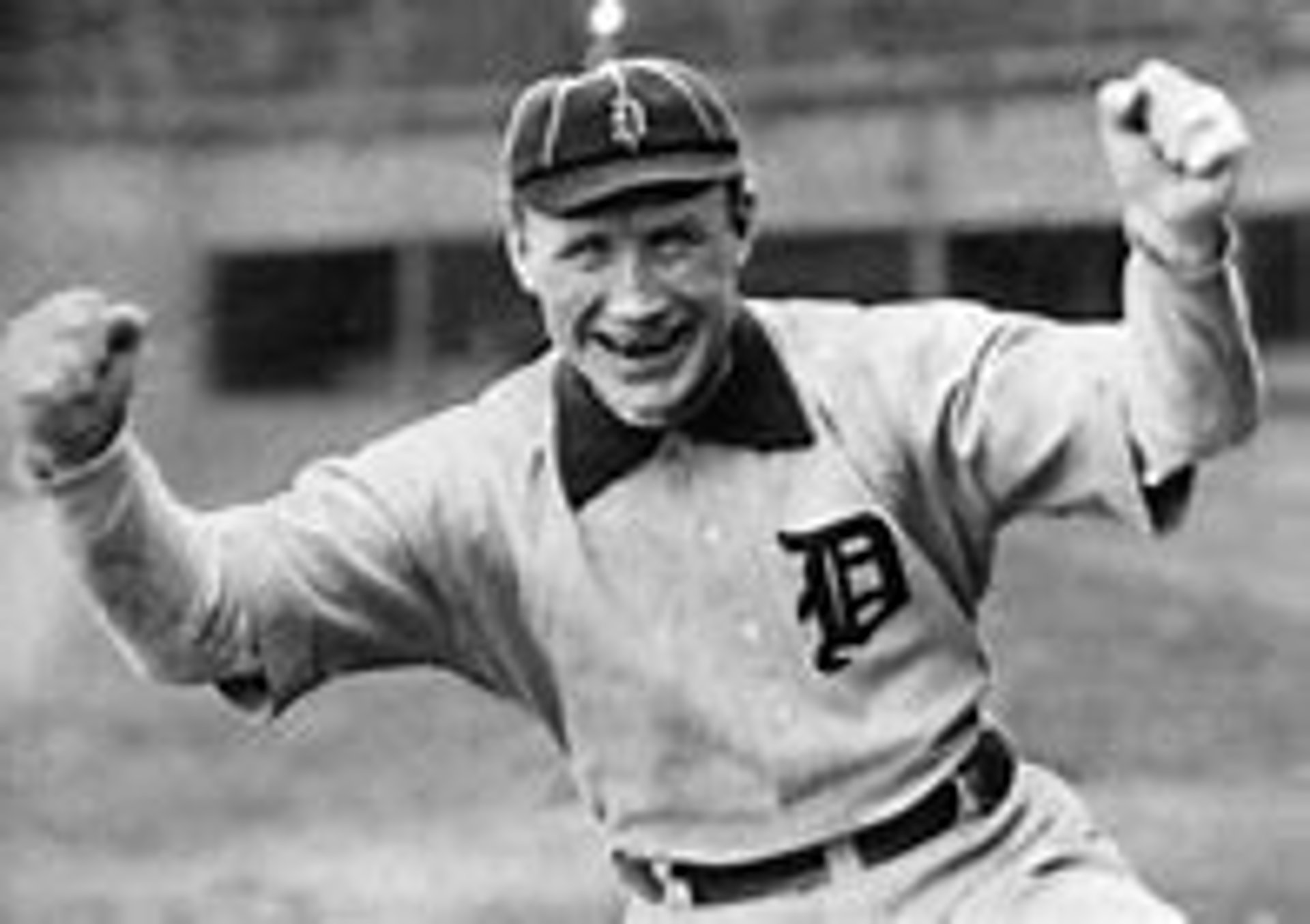 gray computer monitor