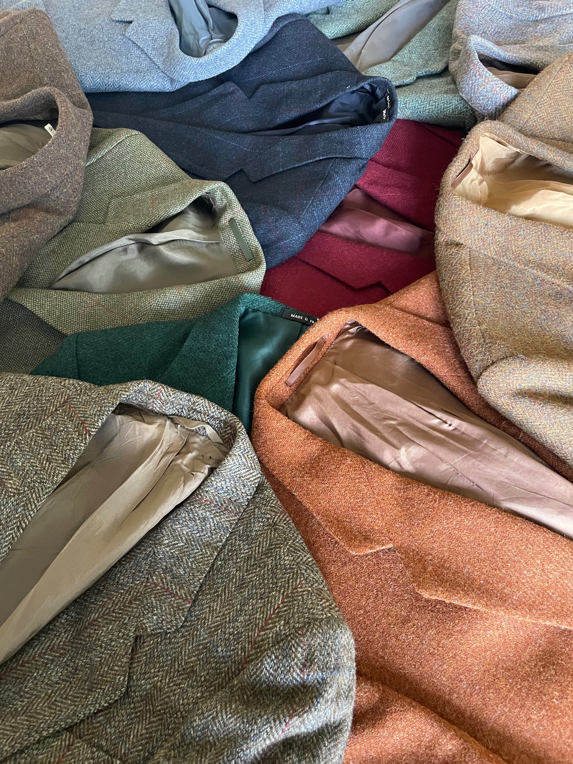 an abstract photo of a curved building with a blue sky in the background