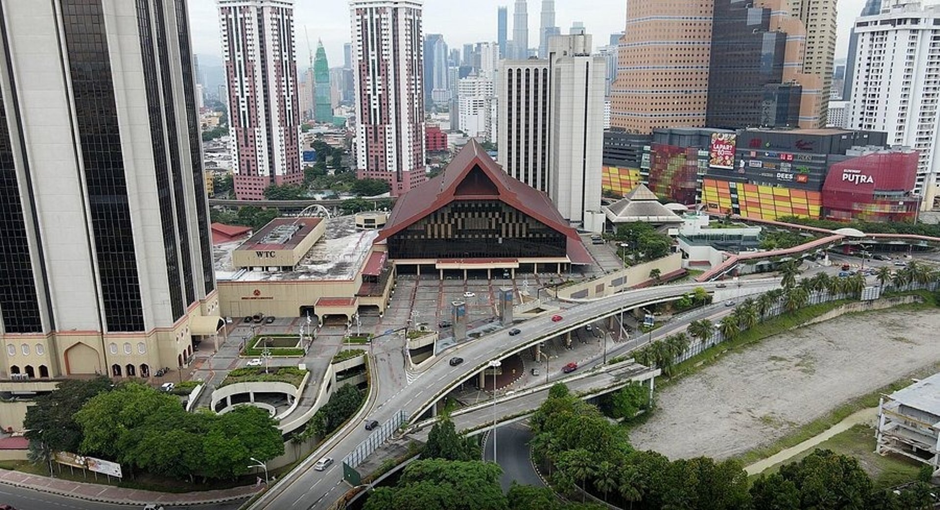 gray computer monitor