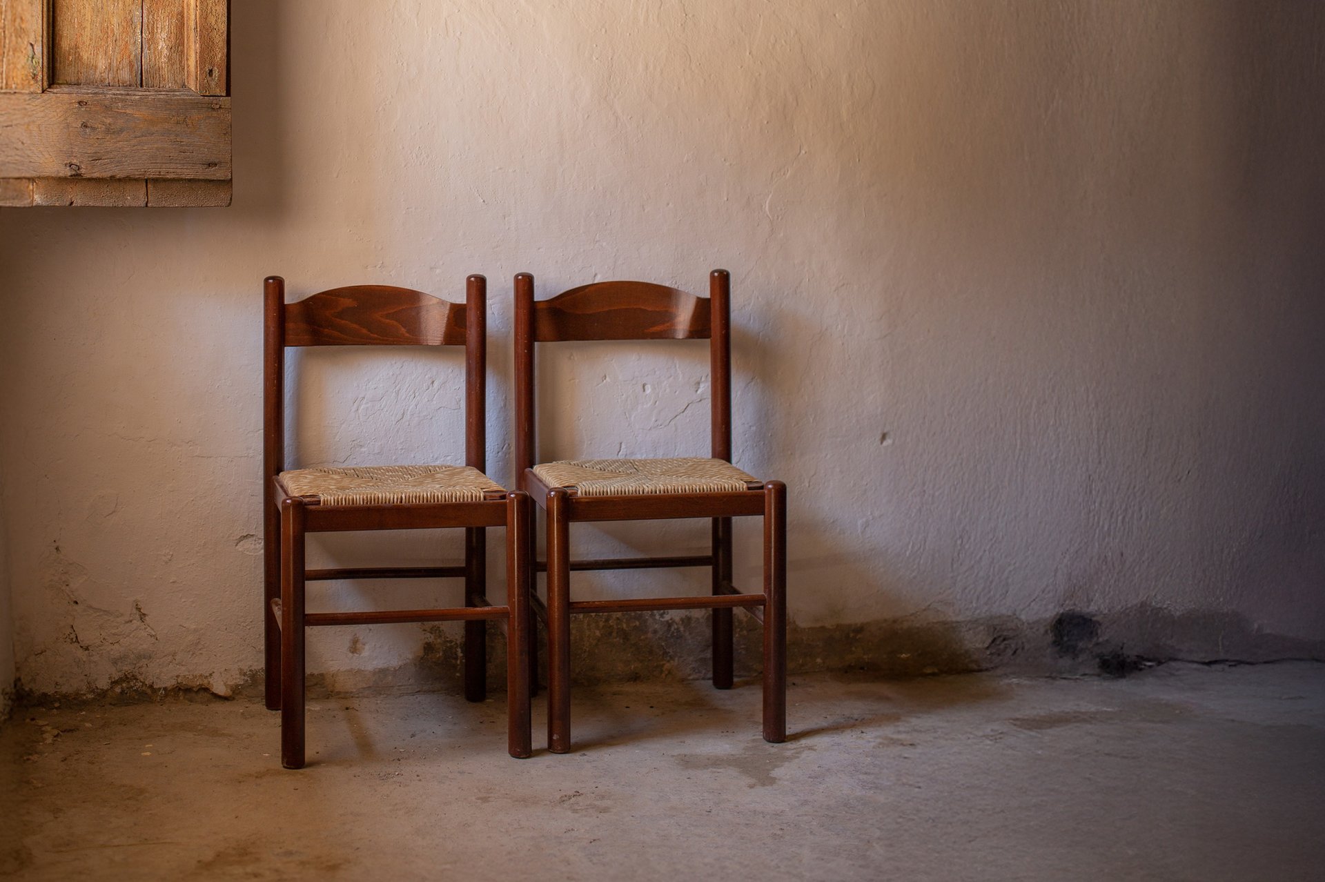 gray computer monitor