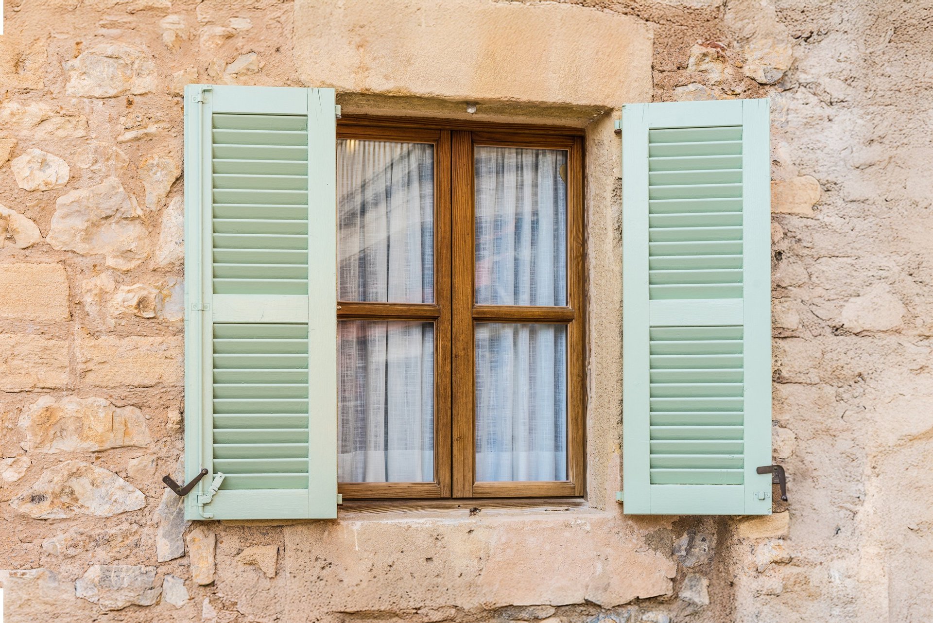 gray computer monitor