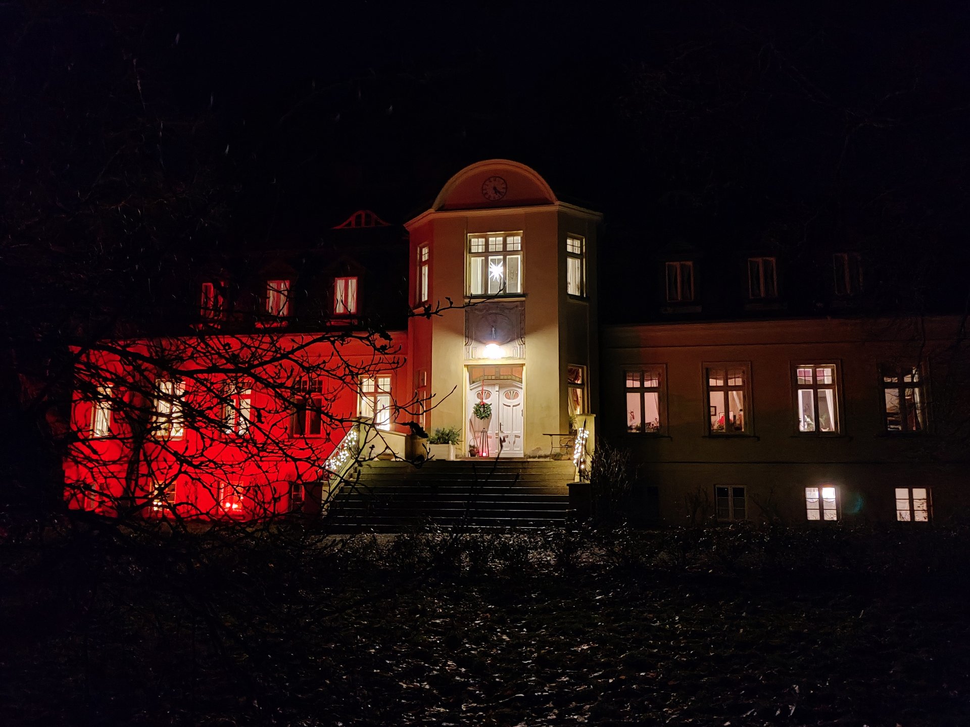 black and white bed linen