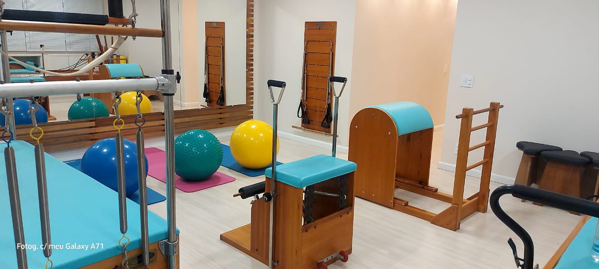 black and brown leather padded tub sofa