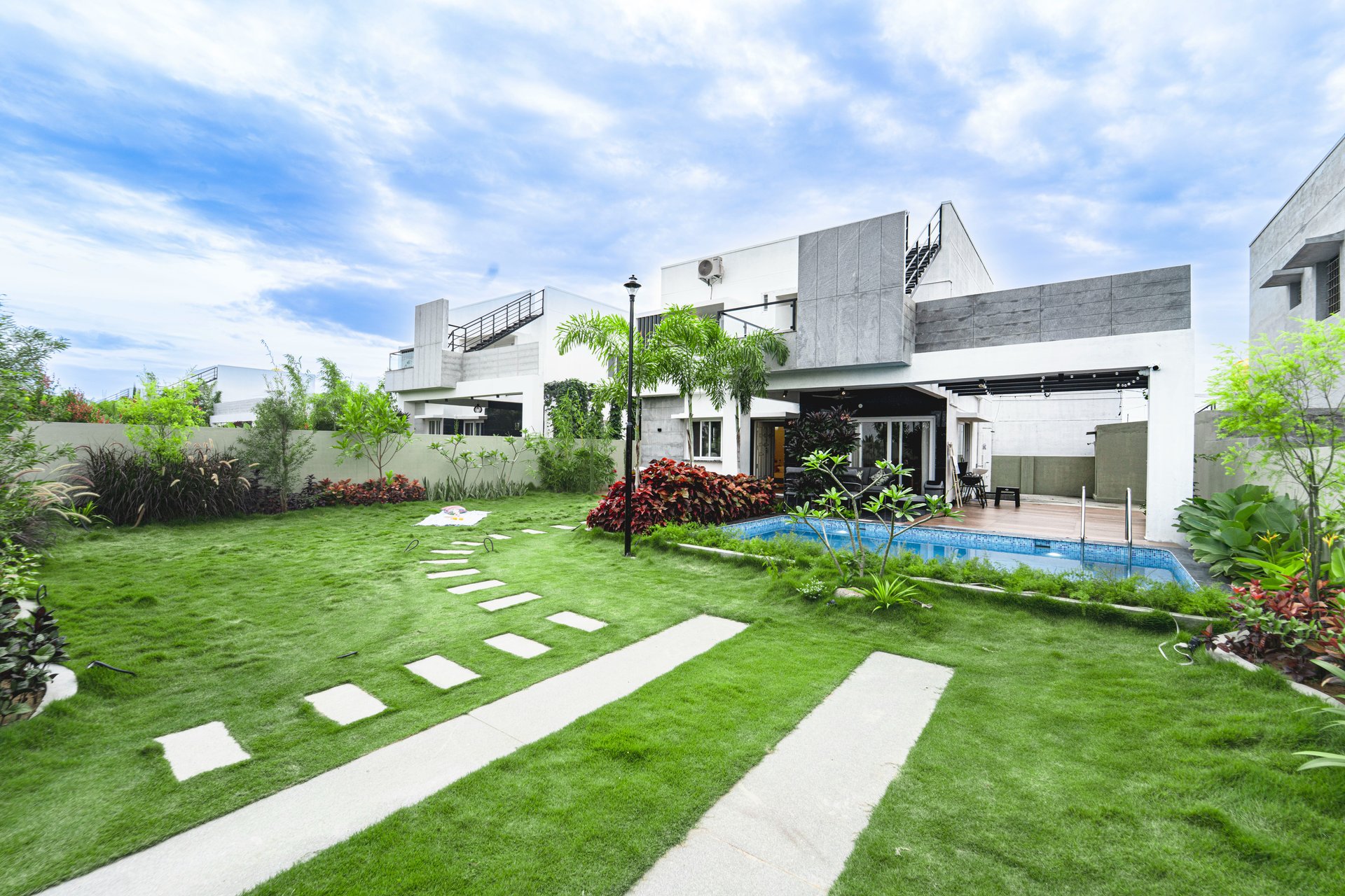 black and white bed linen