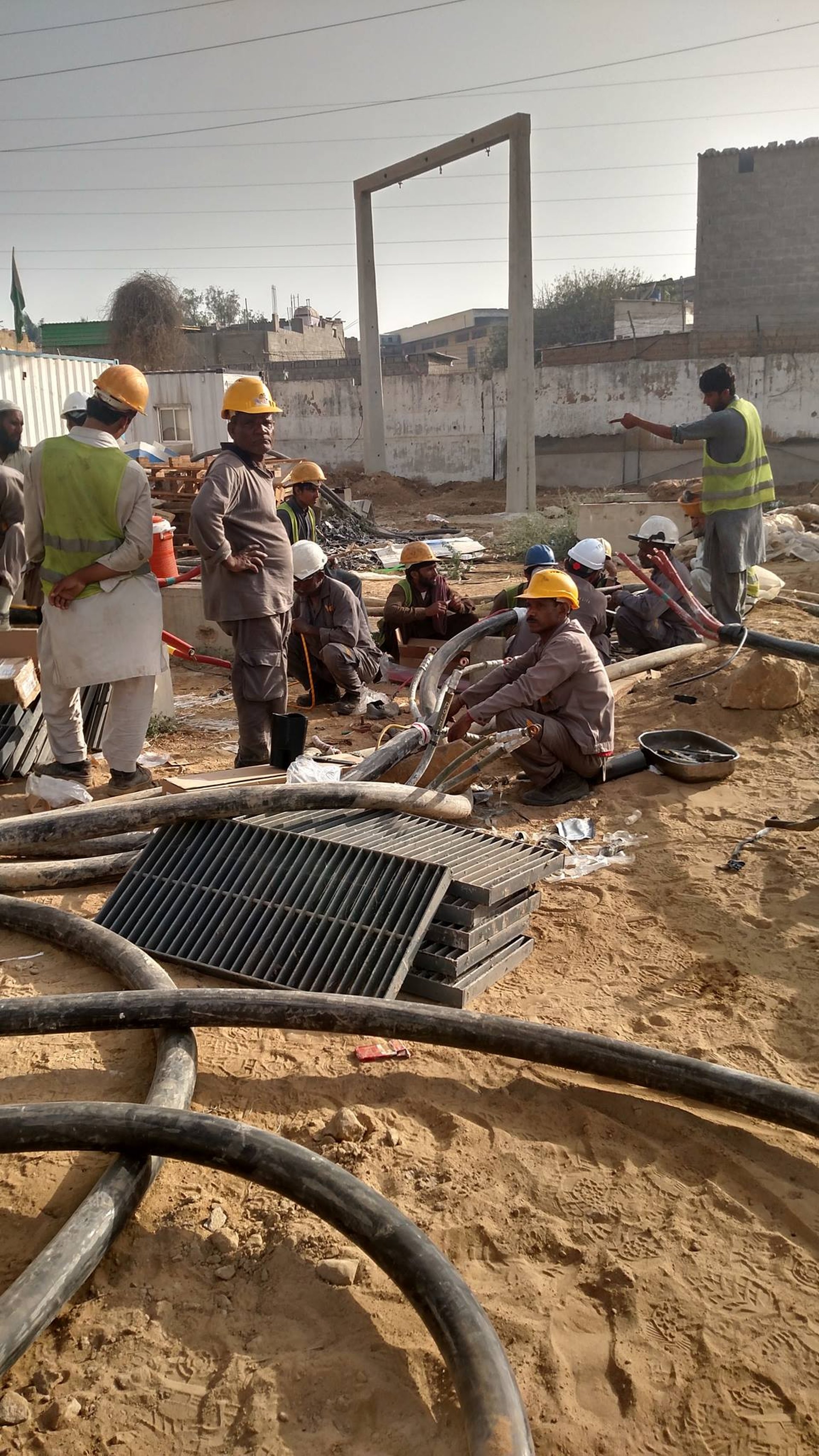 gray computer monitor