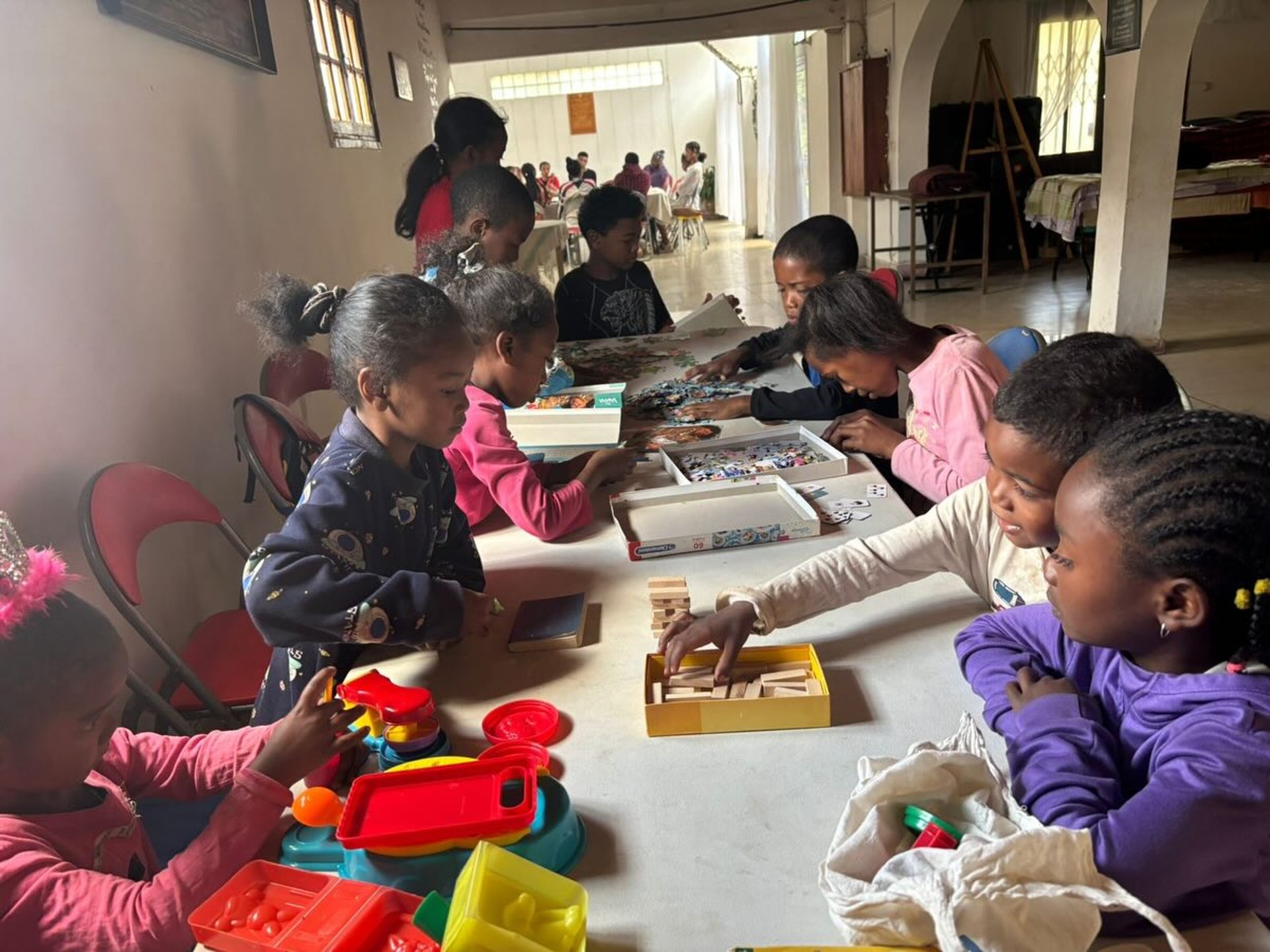 black and white bed linen