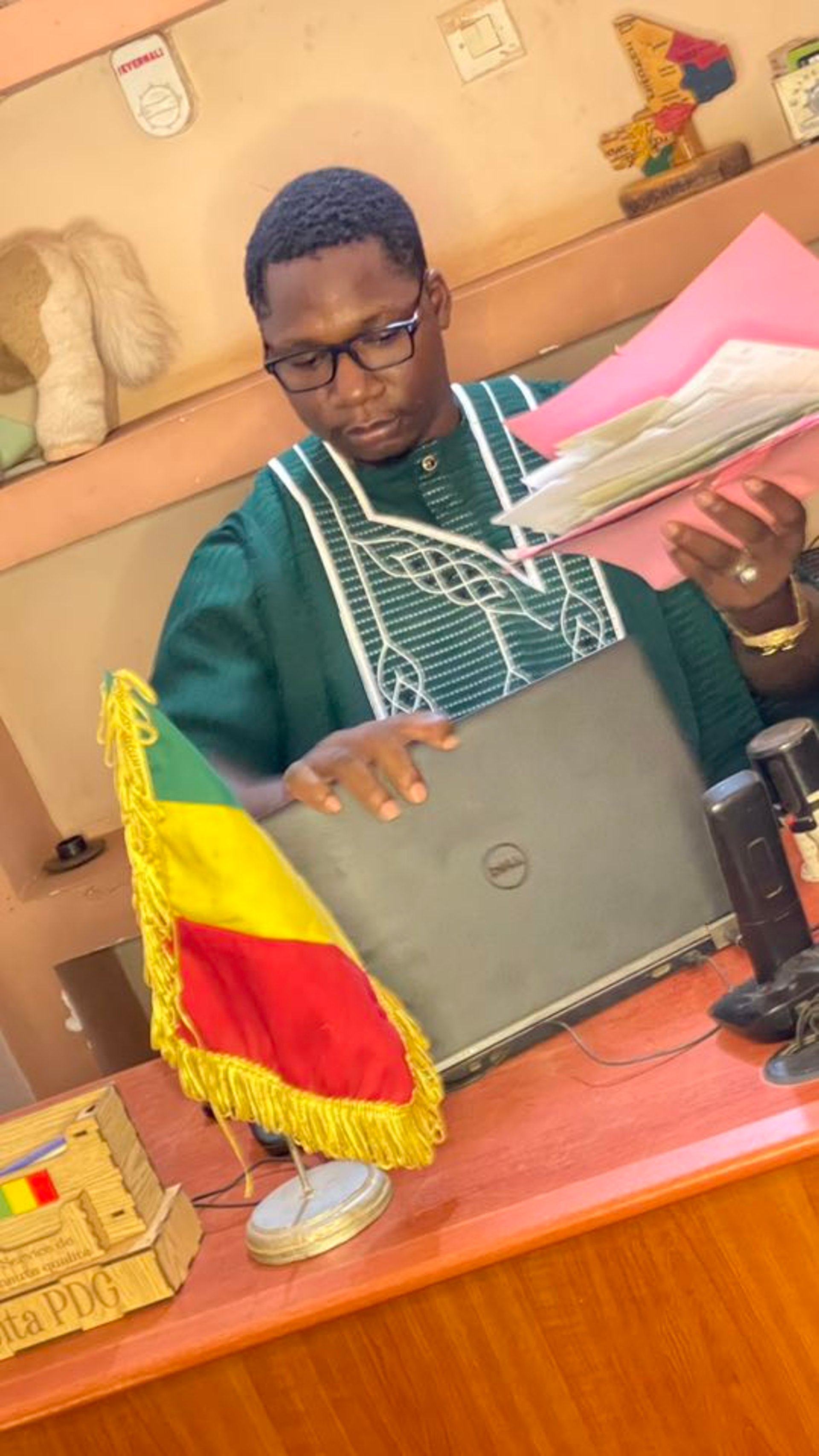 black and white bed linen