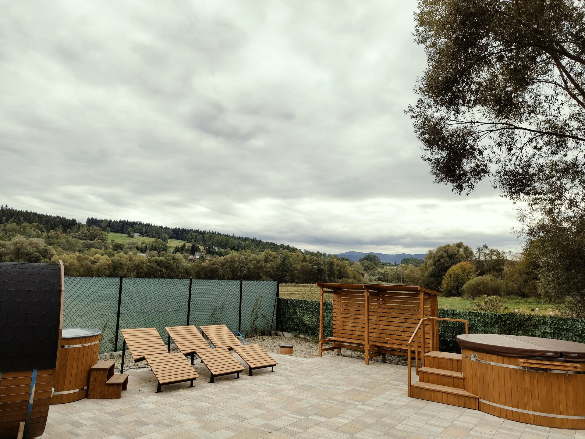 brown wooden house near lake surrounded by green trees during daytime