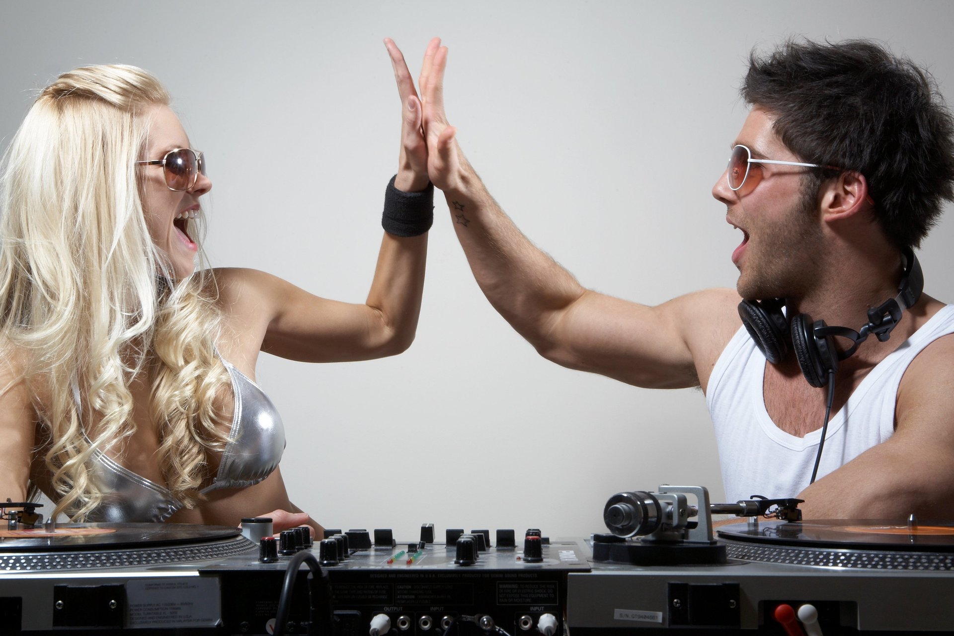 black and white bed linen