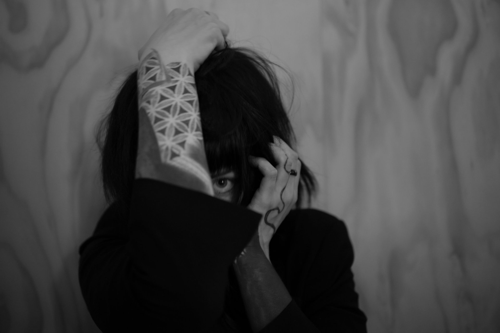 black and white bed linen