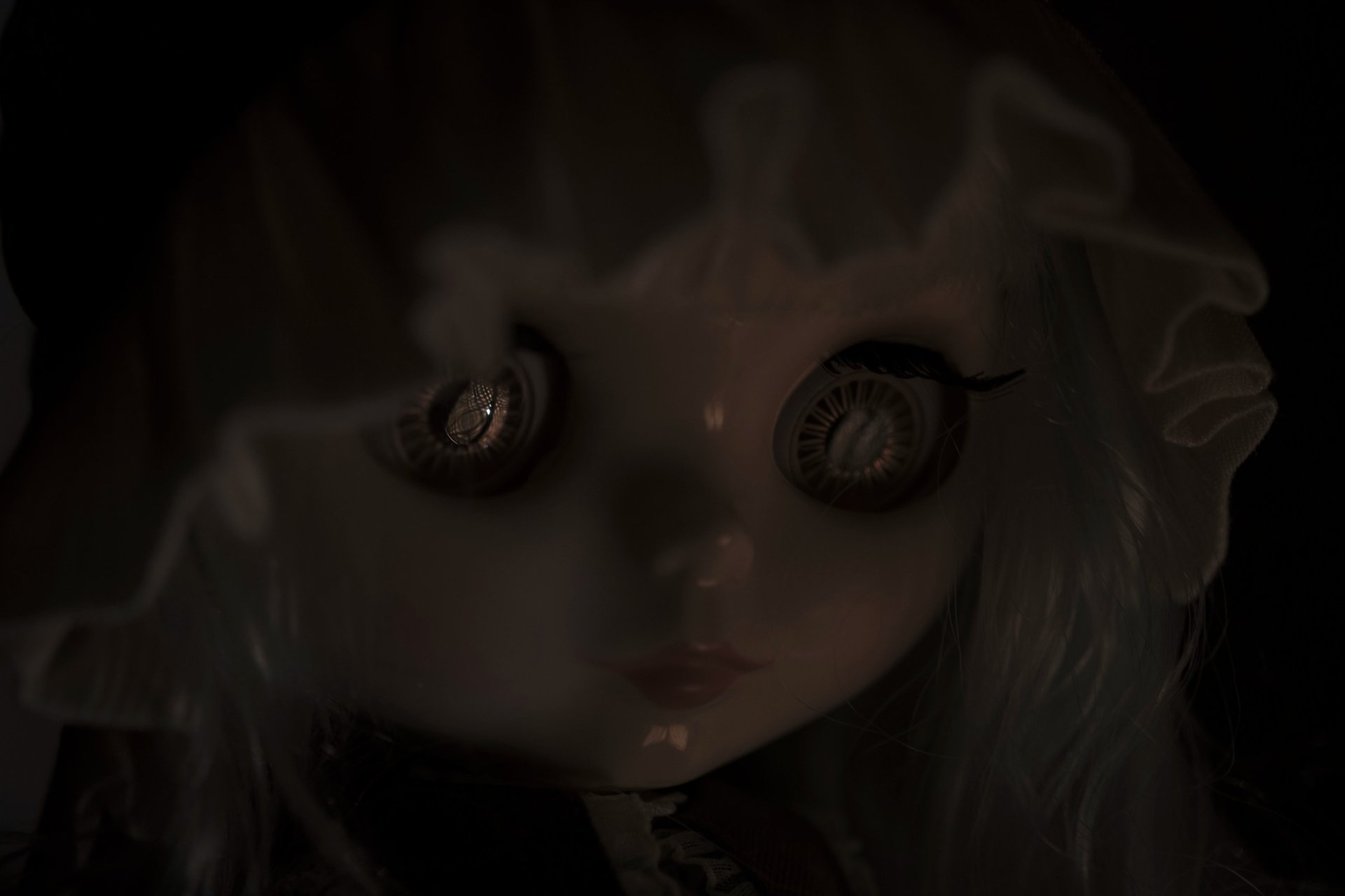 gray computer monitor