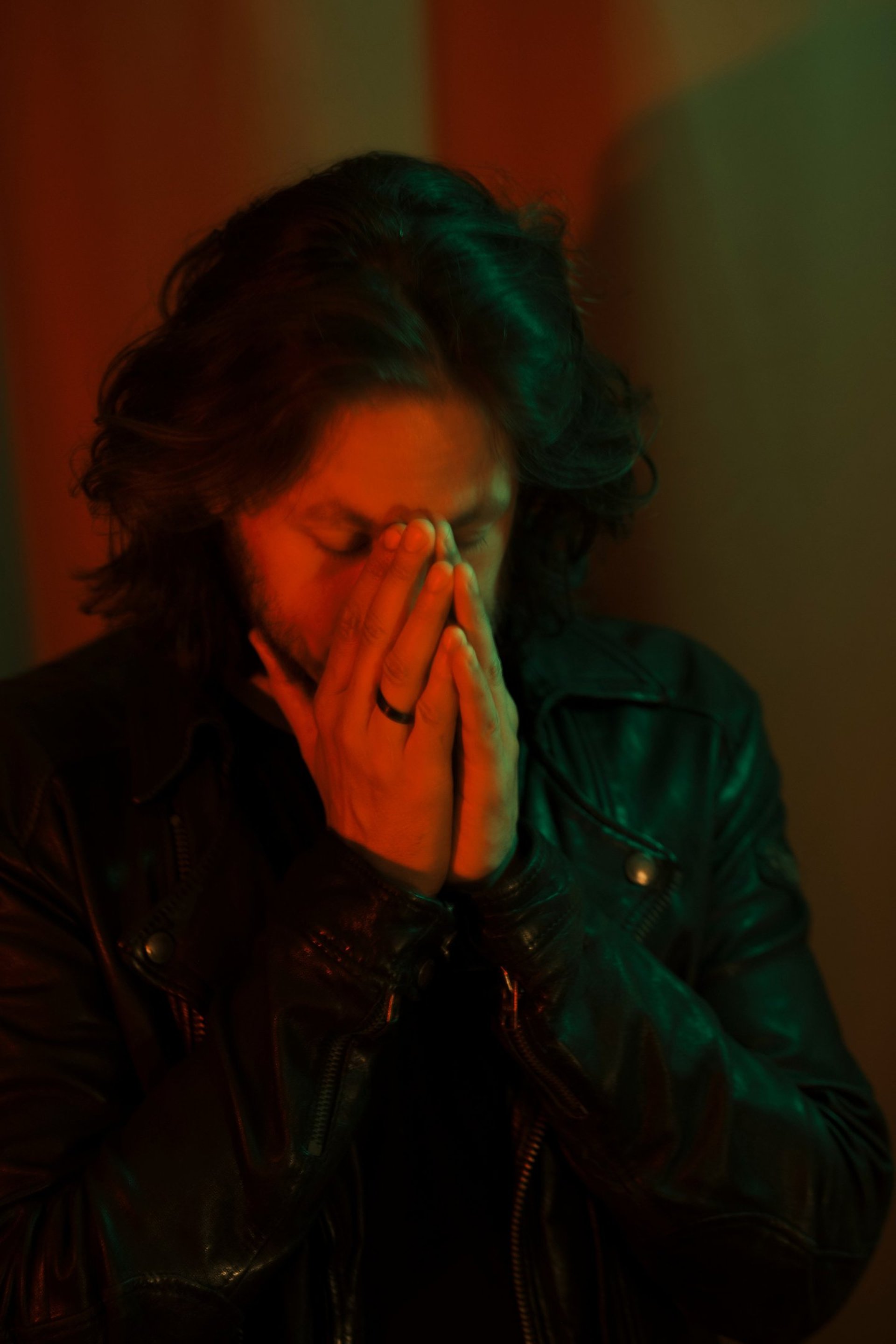 gray computer monitor