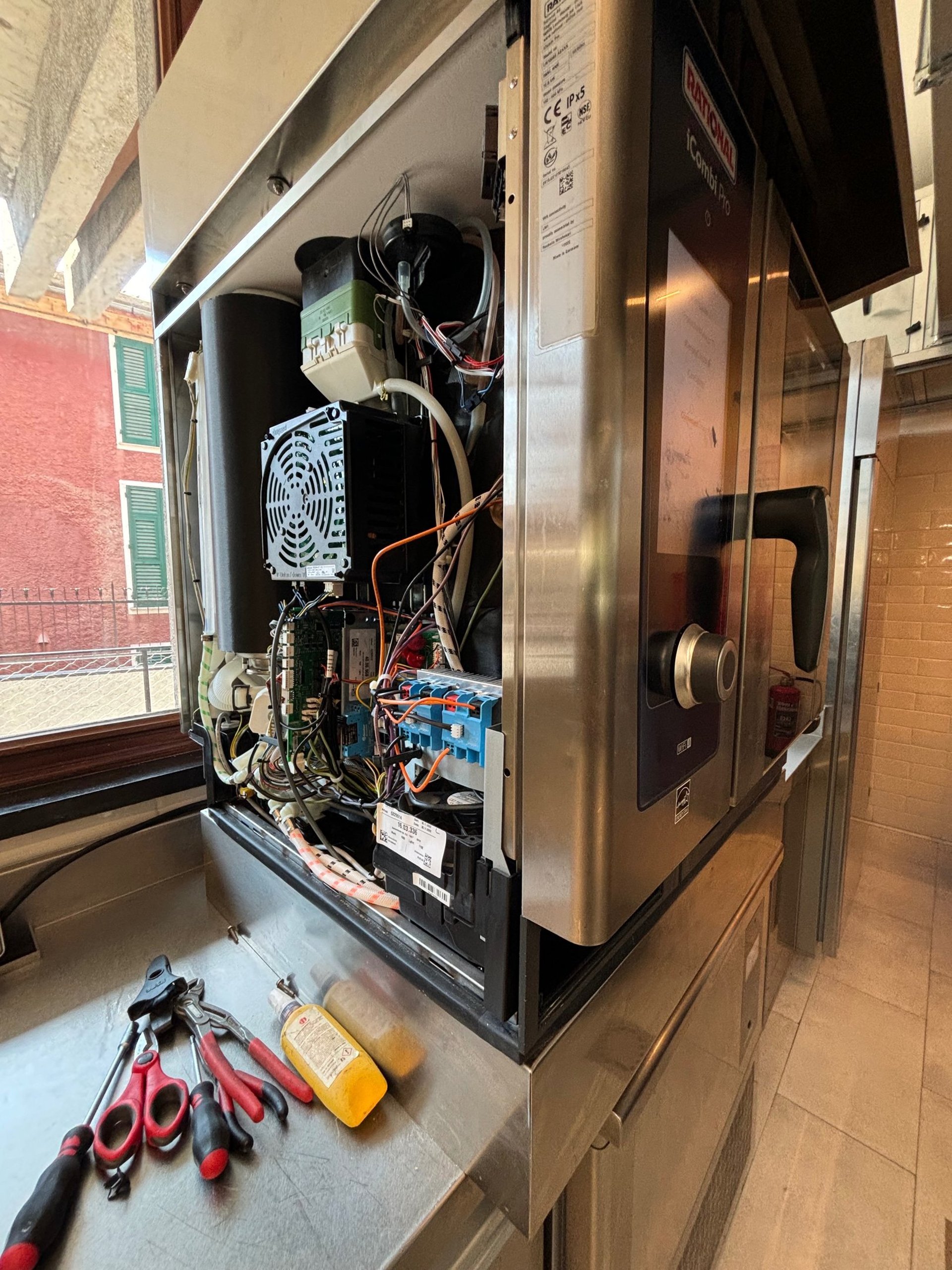 black and brown leather padded tub sofa