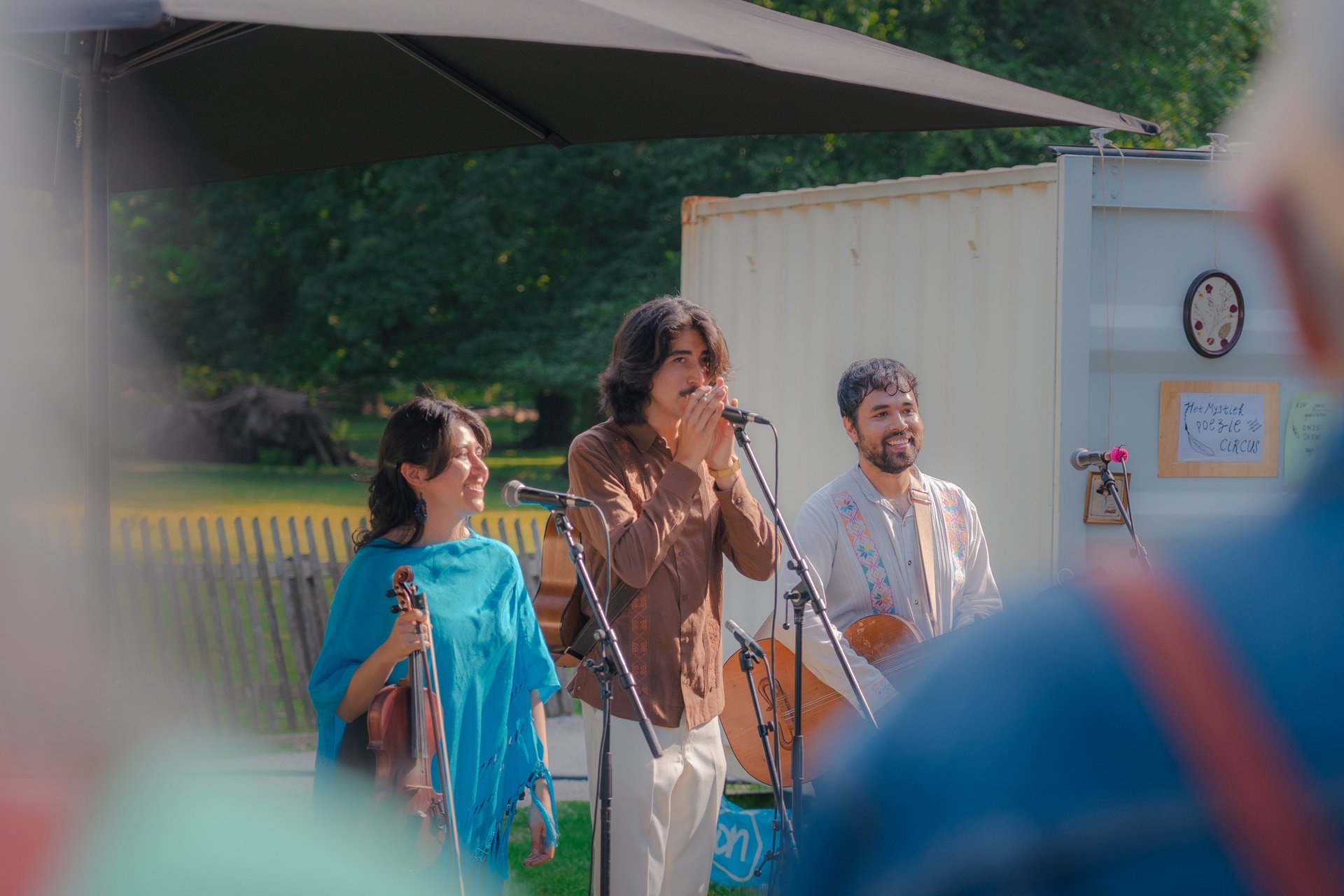 gray computer monitor