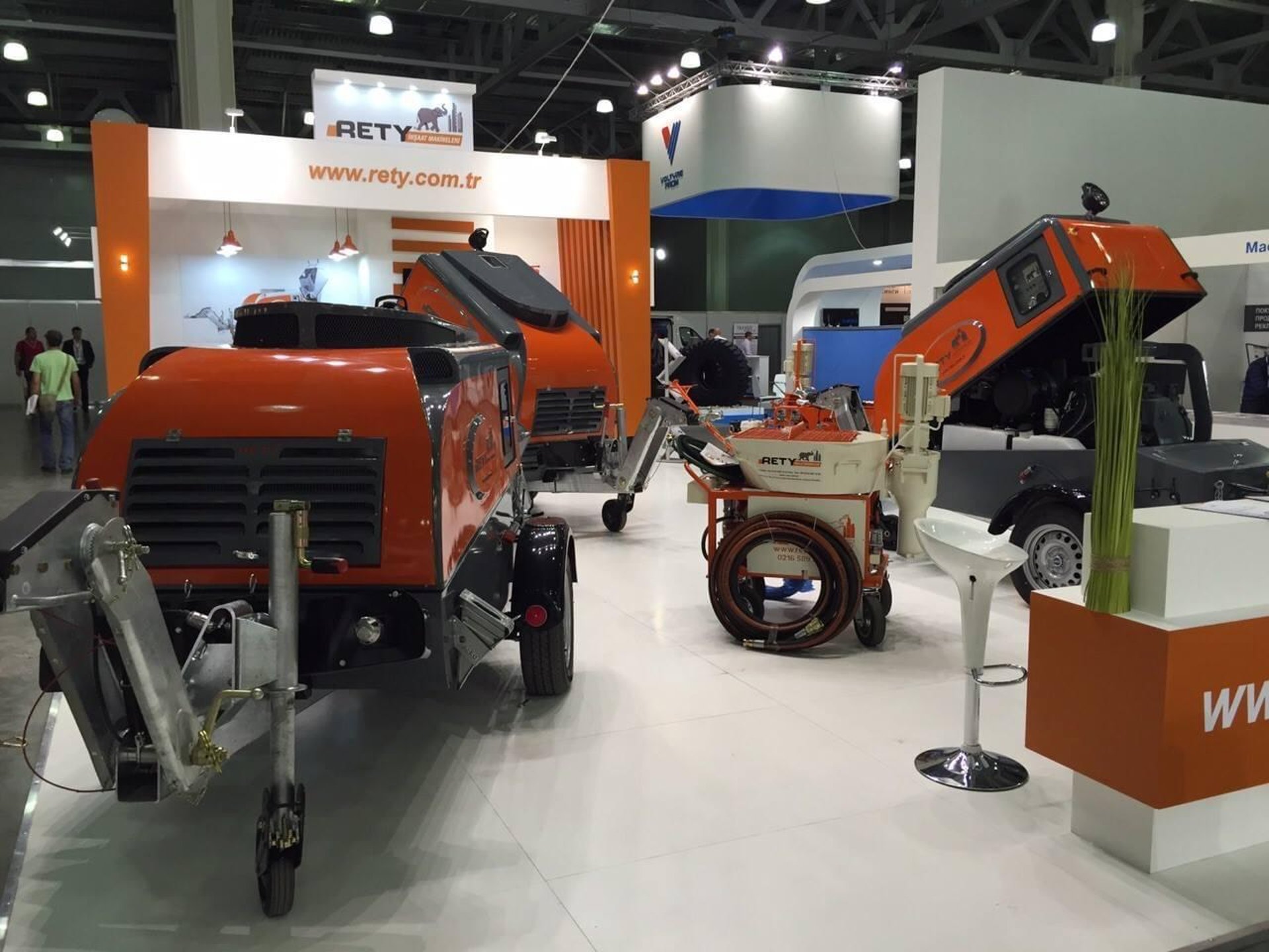 gray computer monitor