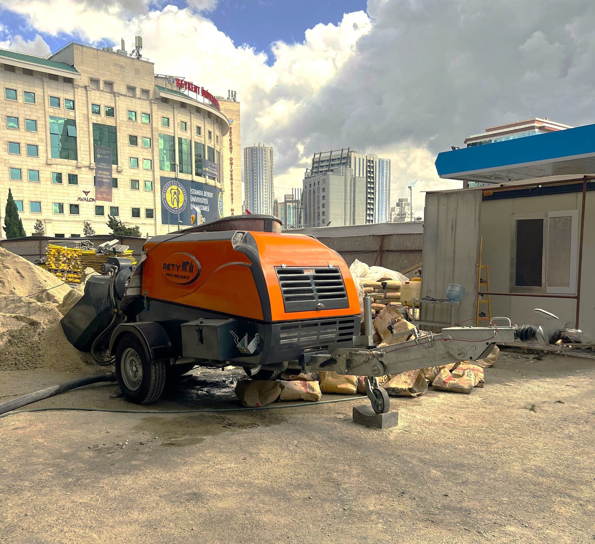 black and white bed linen