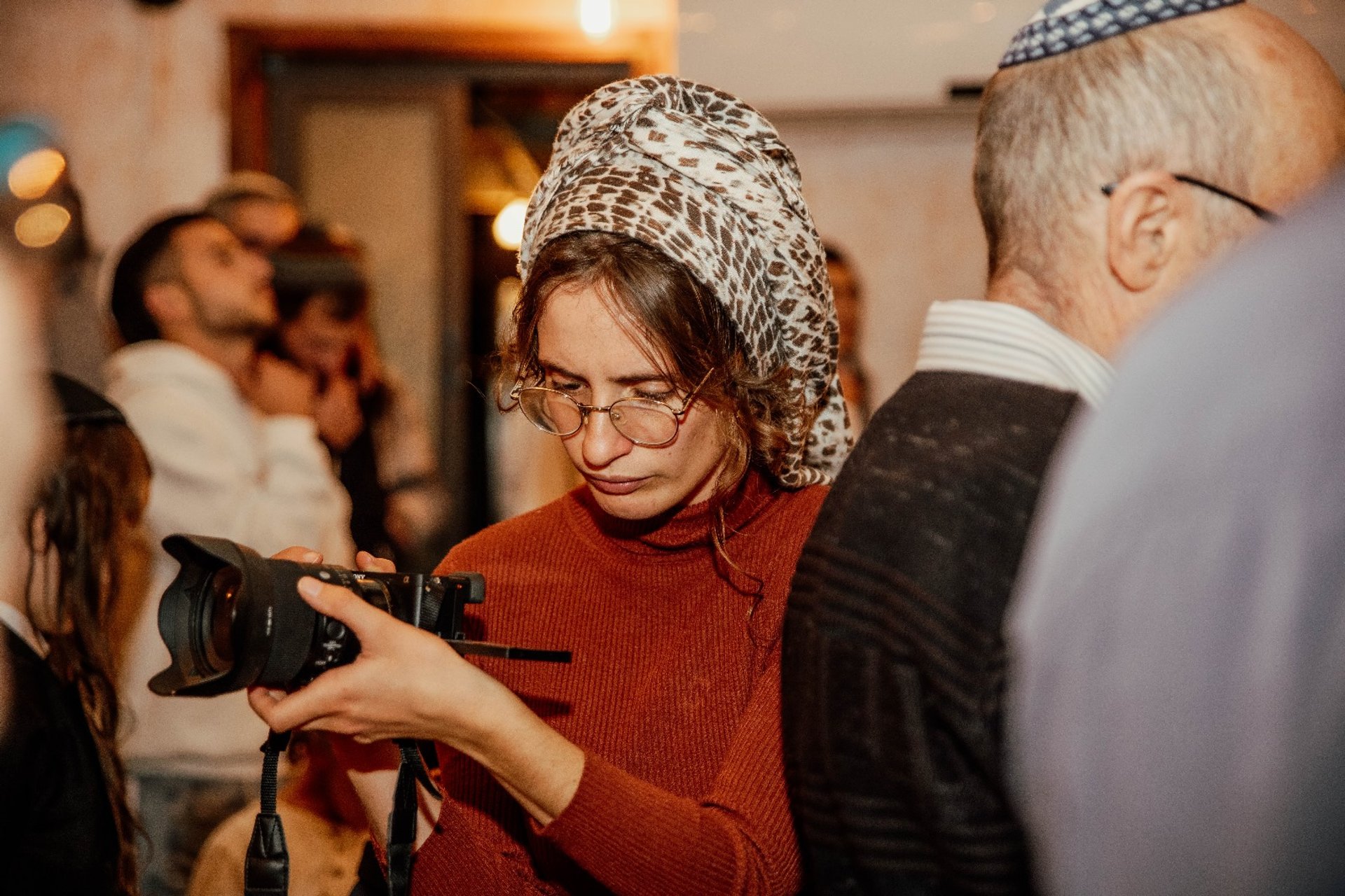 gray computer monitor