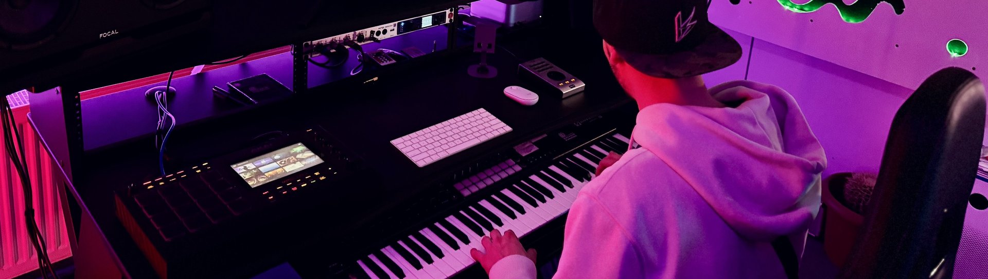 black and white bed linen