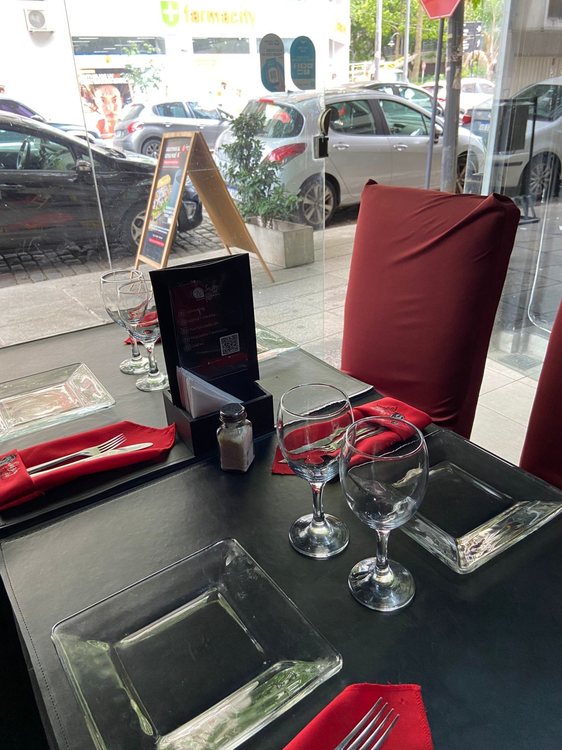 gray computer monitor