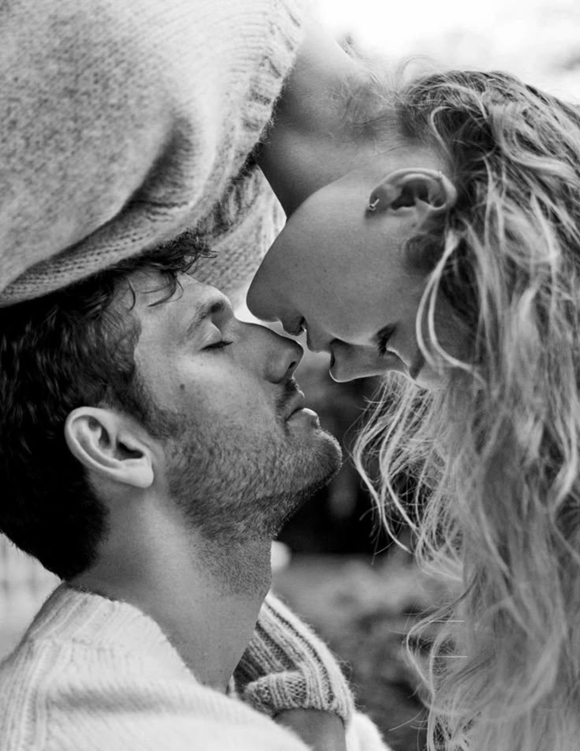 gray computer monitor