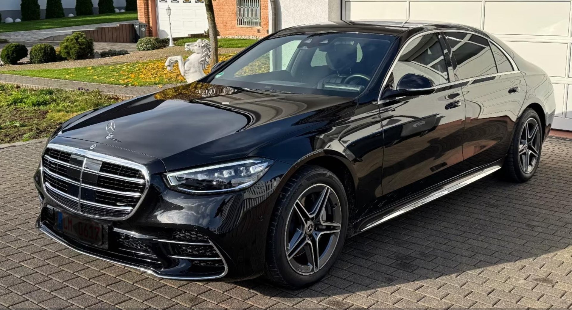 black and white bed linen