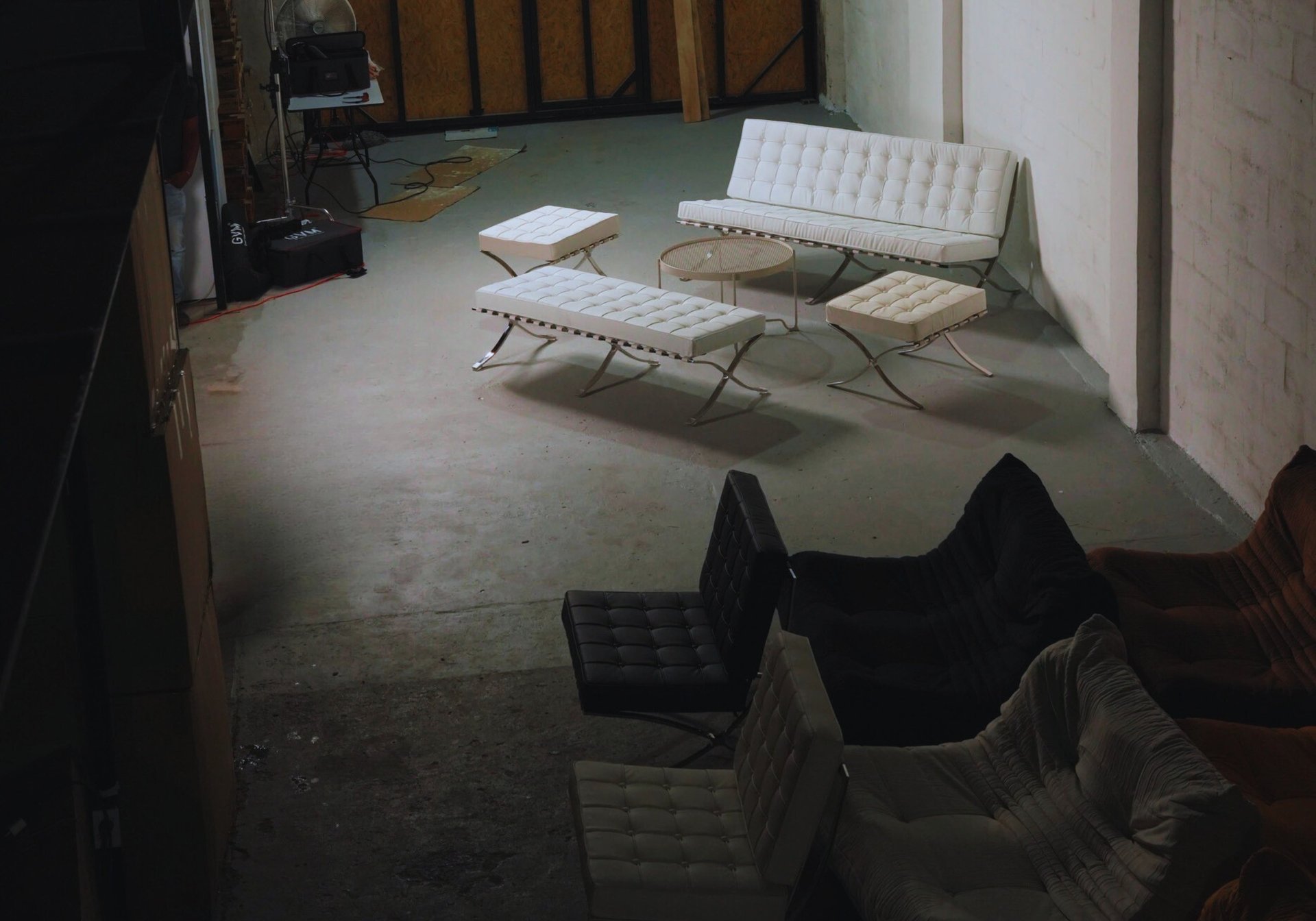 black and white bed linen