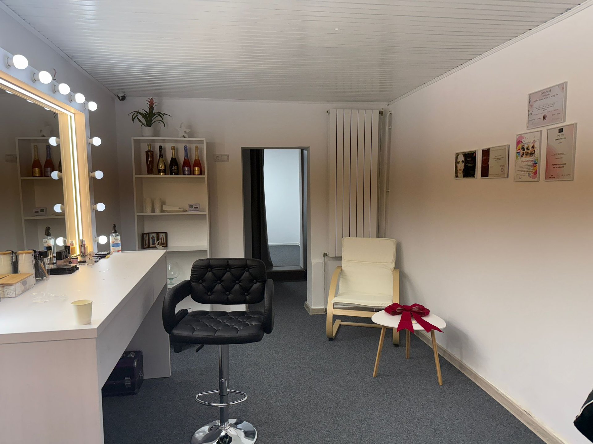 black and white bed linen