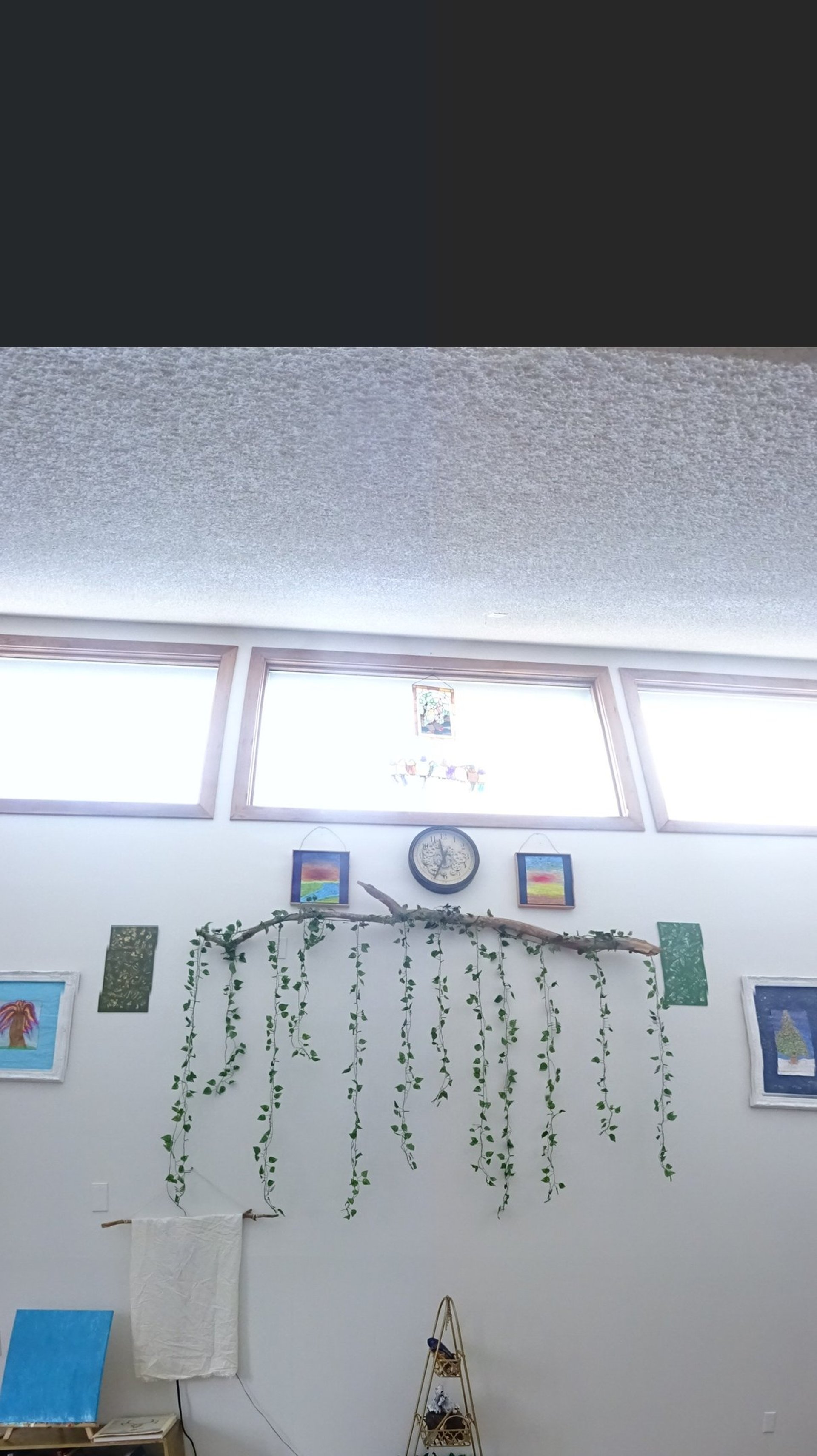 gray computer monitor