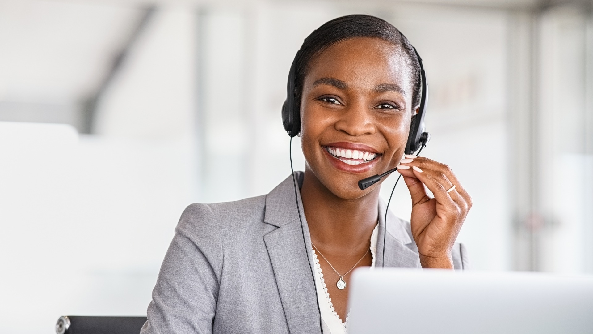 gray computer monitor