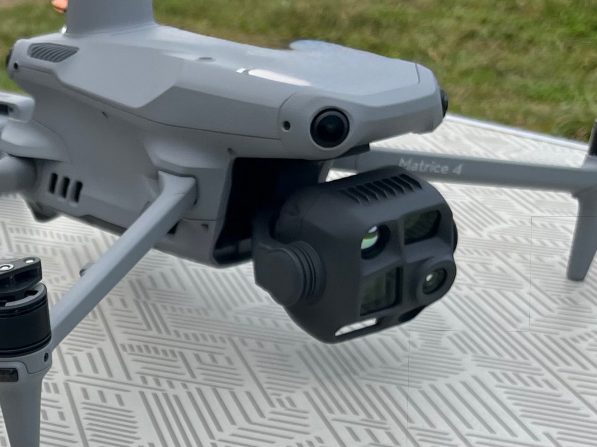 gray computer monitor