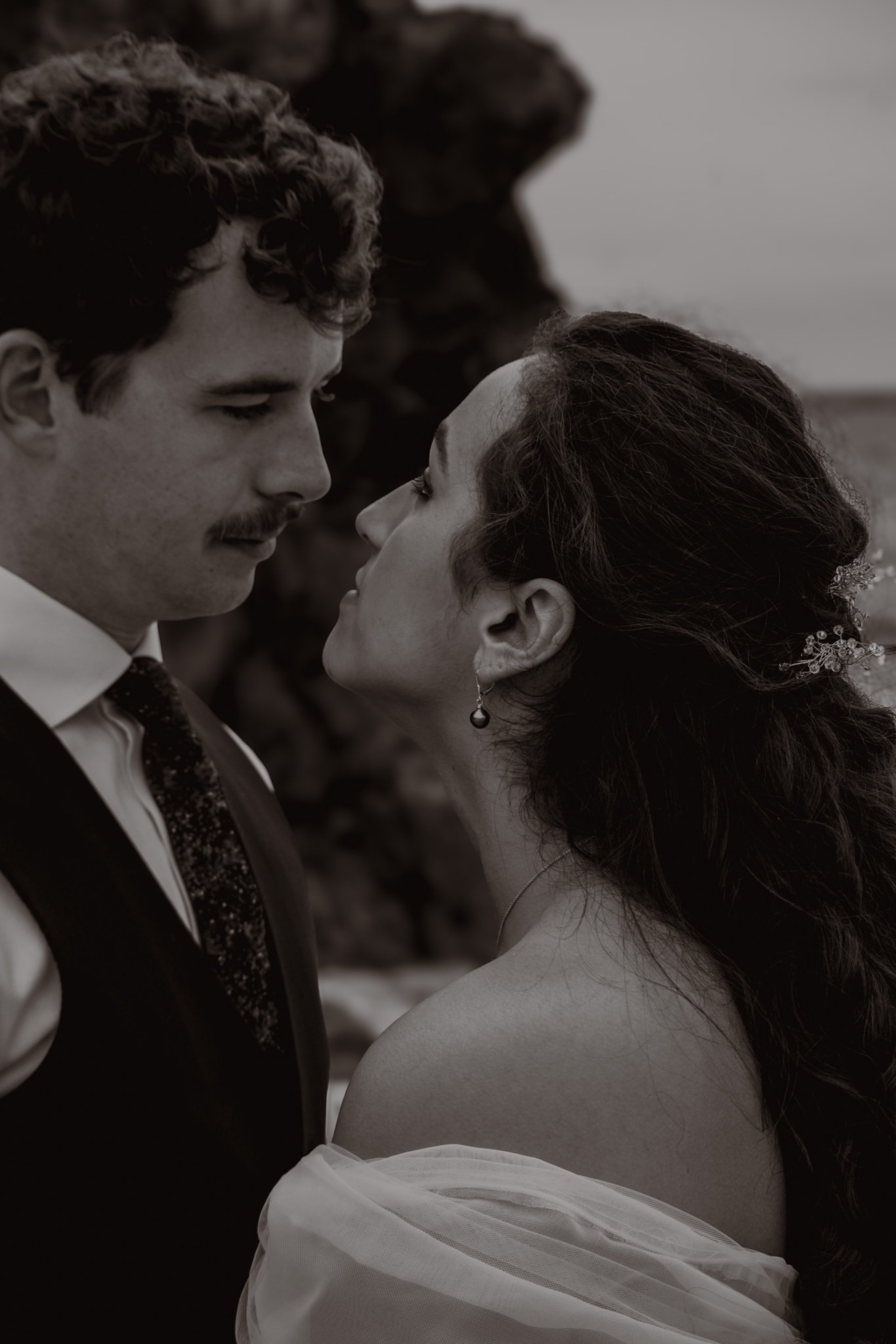 gray computer monitor