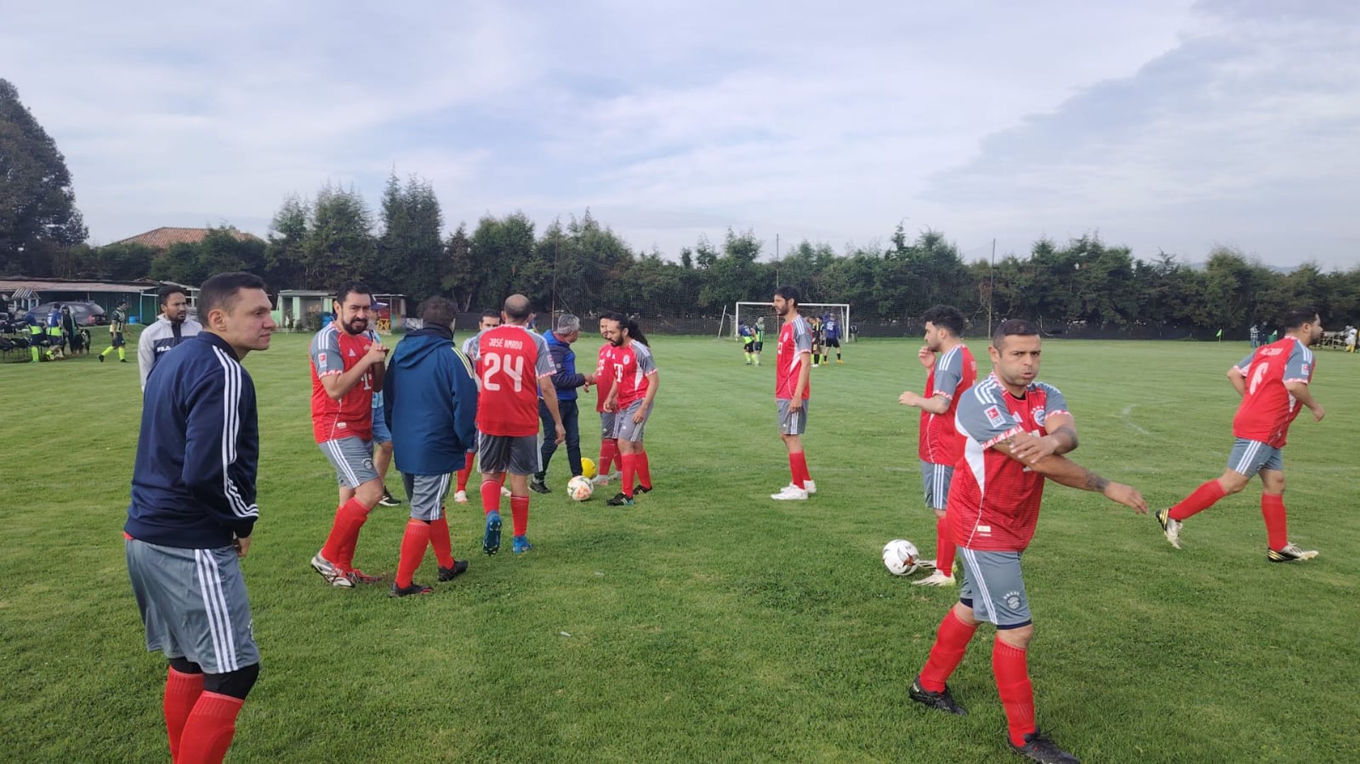 gray computer monitor