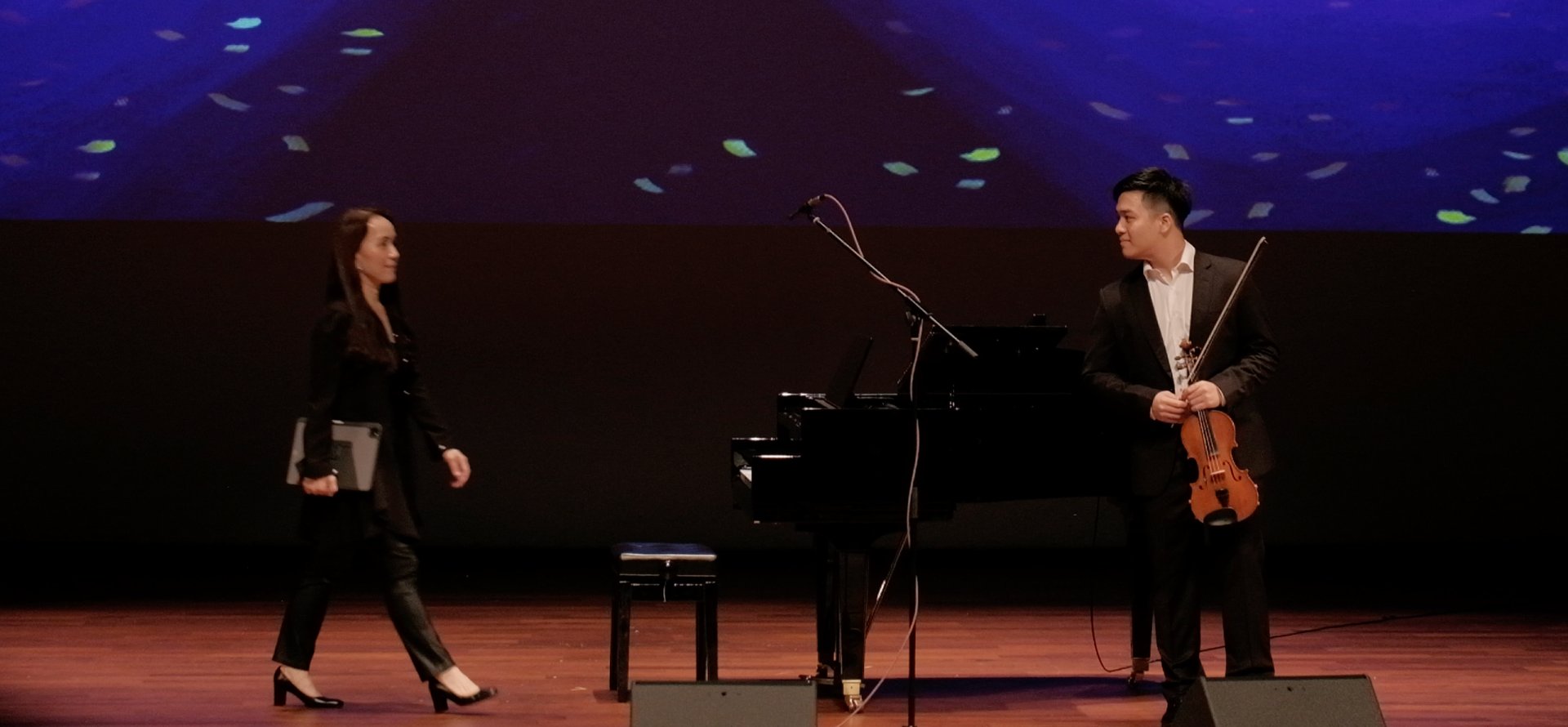 black and white bed linen