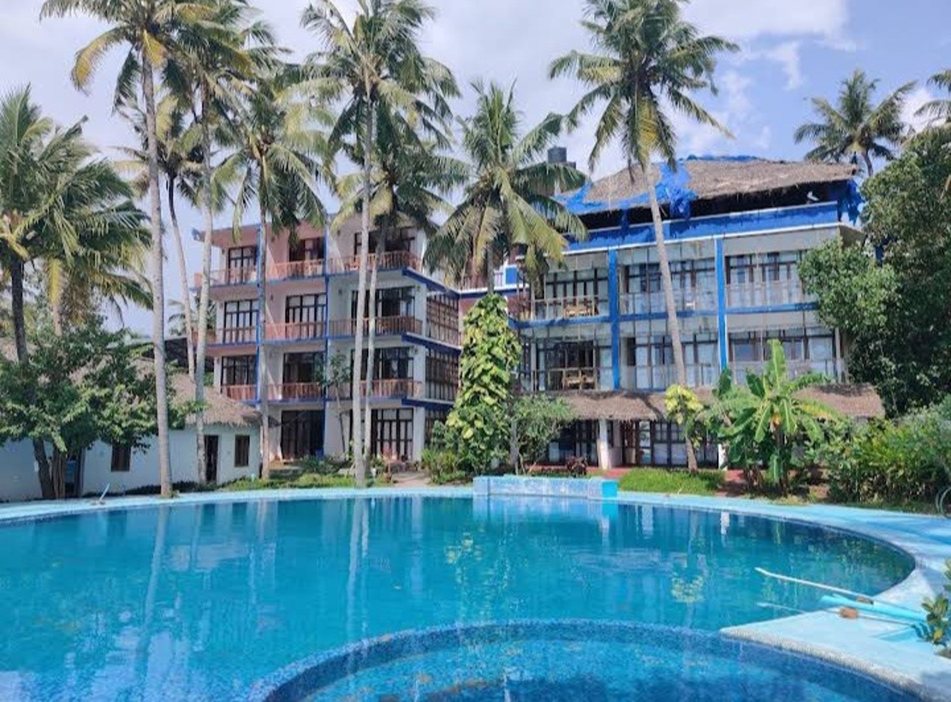 black and white bed linen