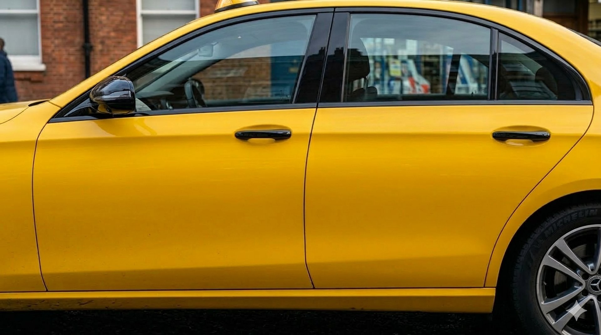 gray computer monitor