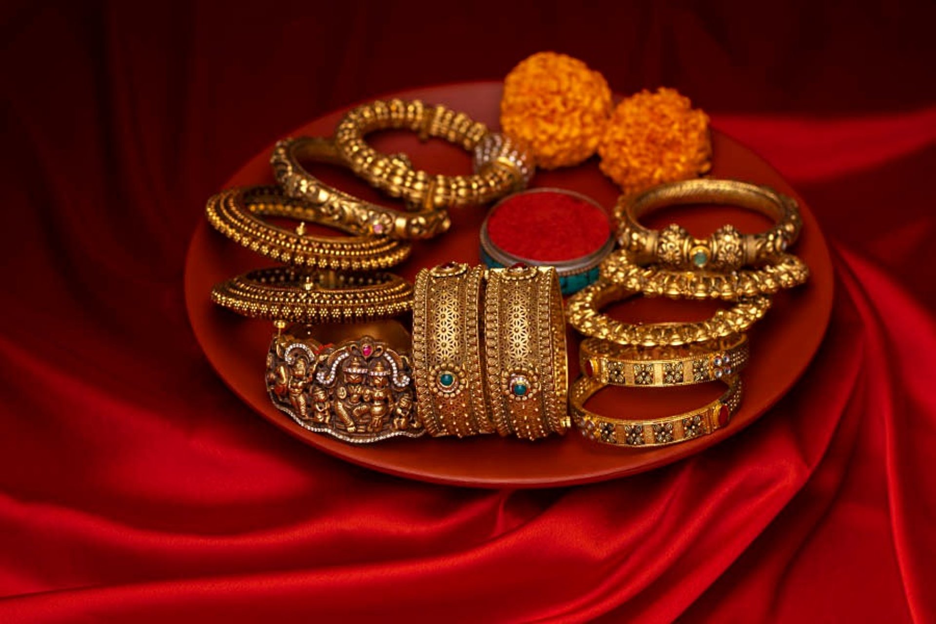 gray computer monitor