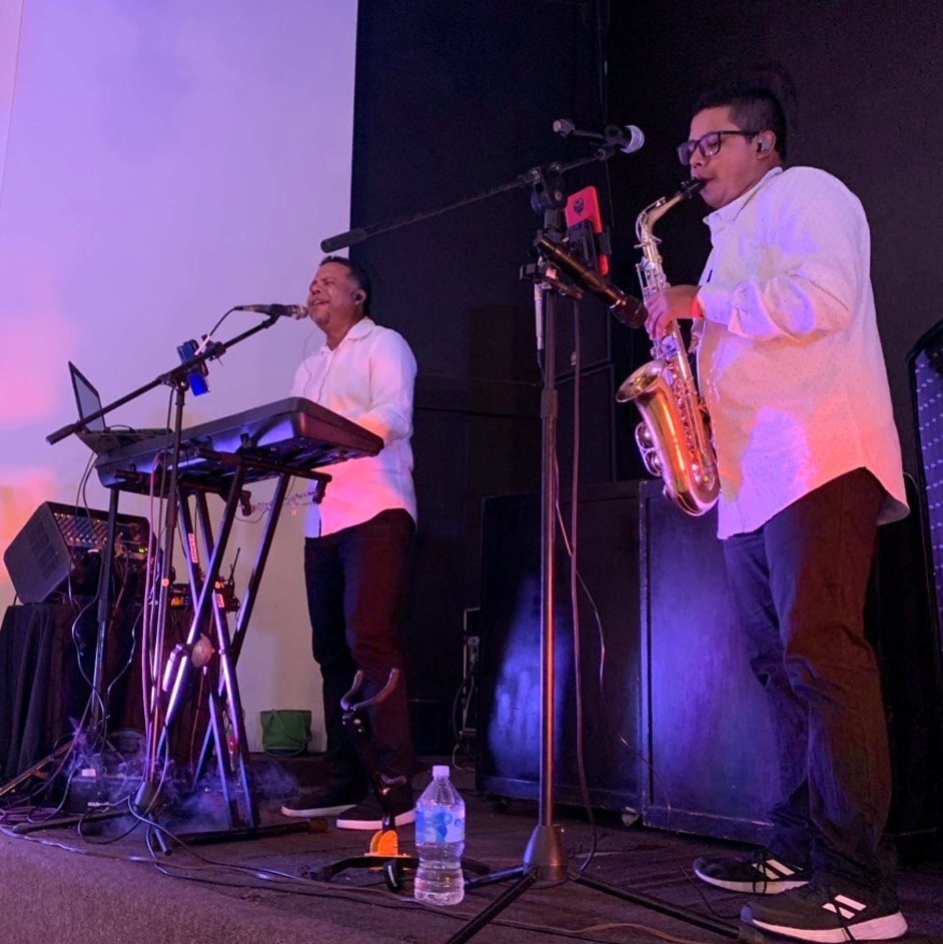 black and white bed linen