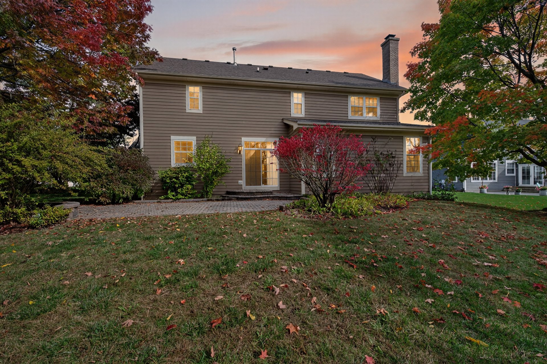 gray computer monitor