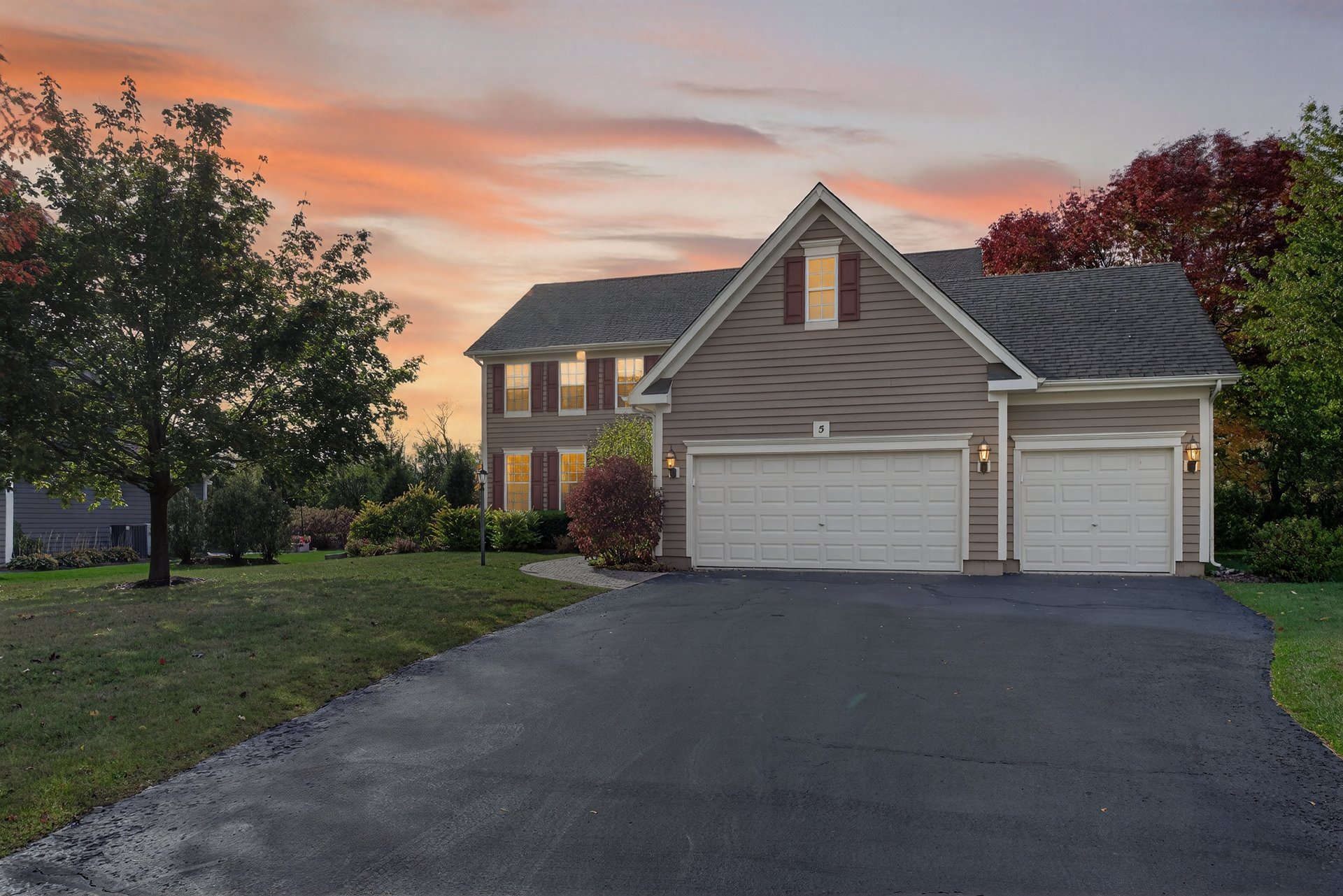 black and white bed linen