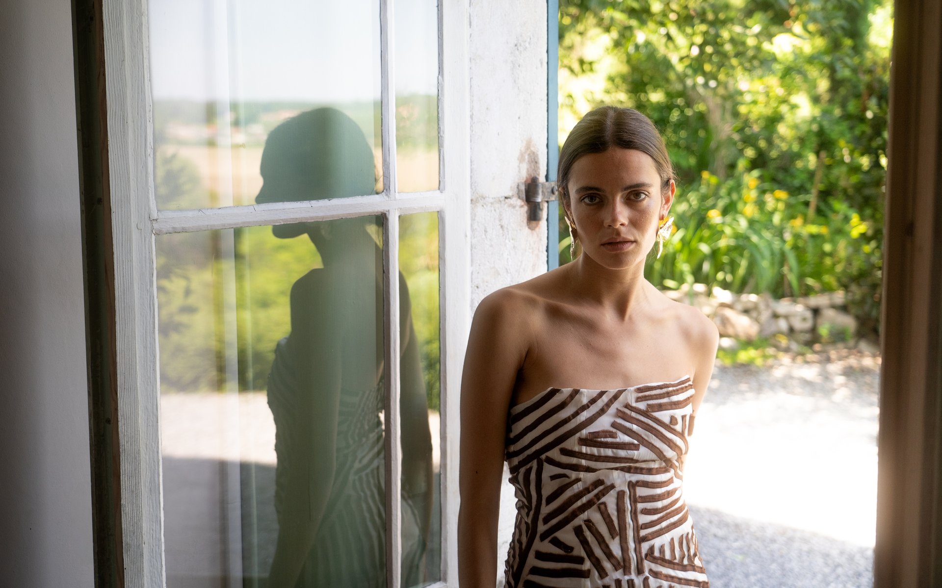 black and white bed linen