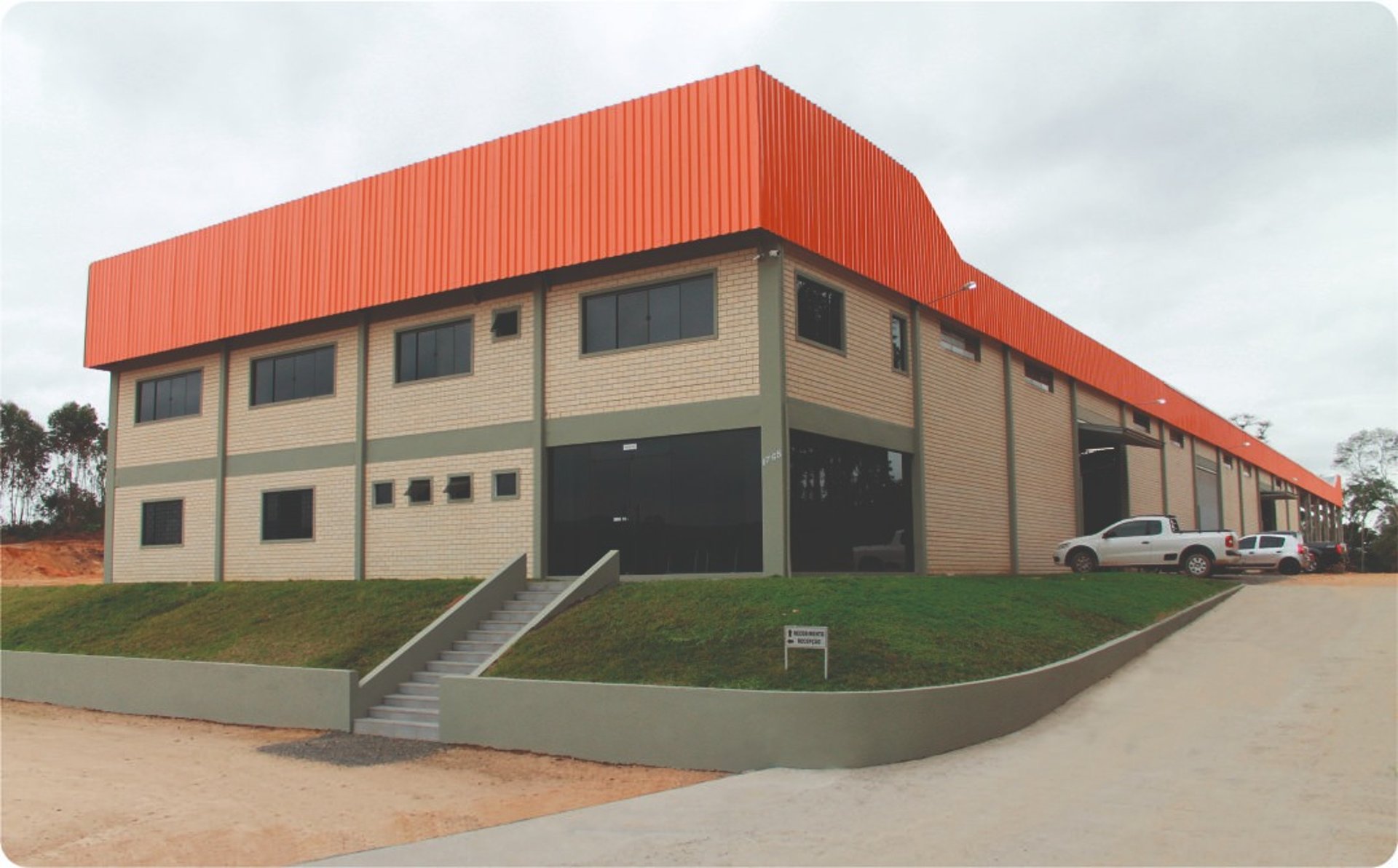 gray computer monitor