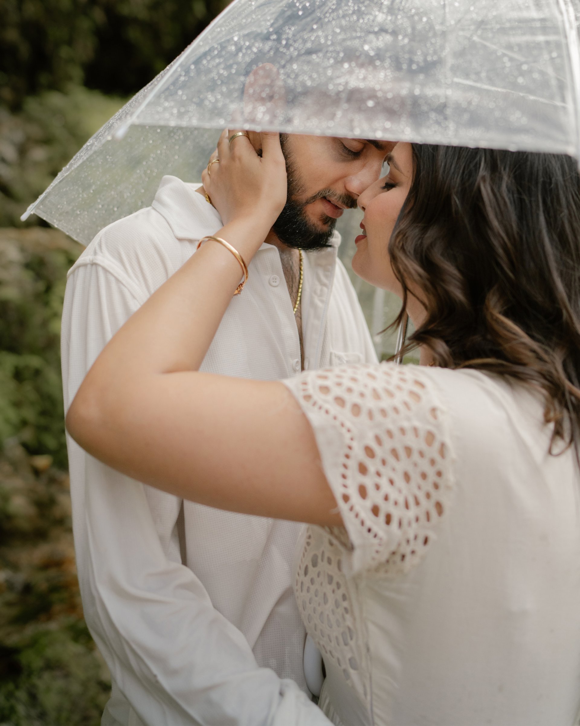 black and white bed linen