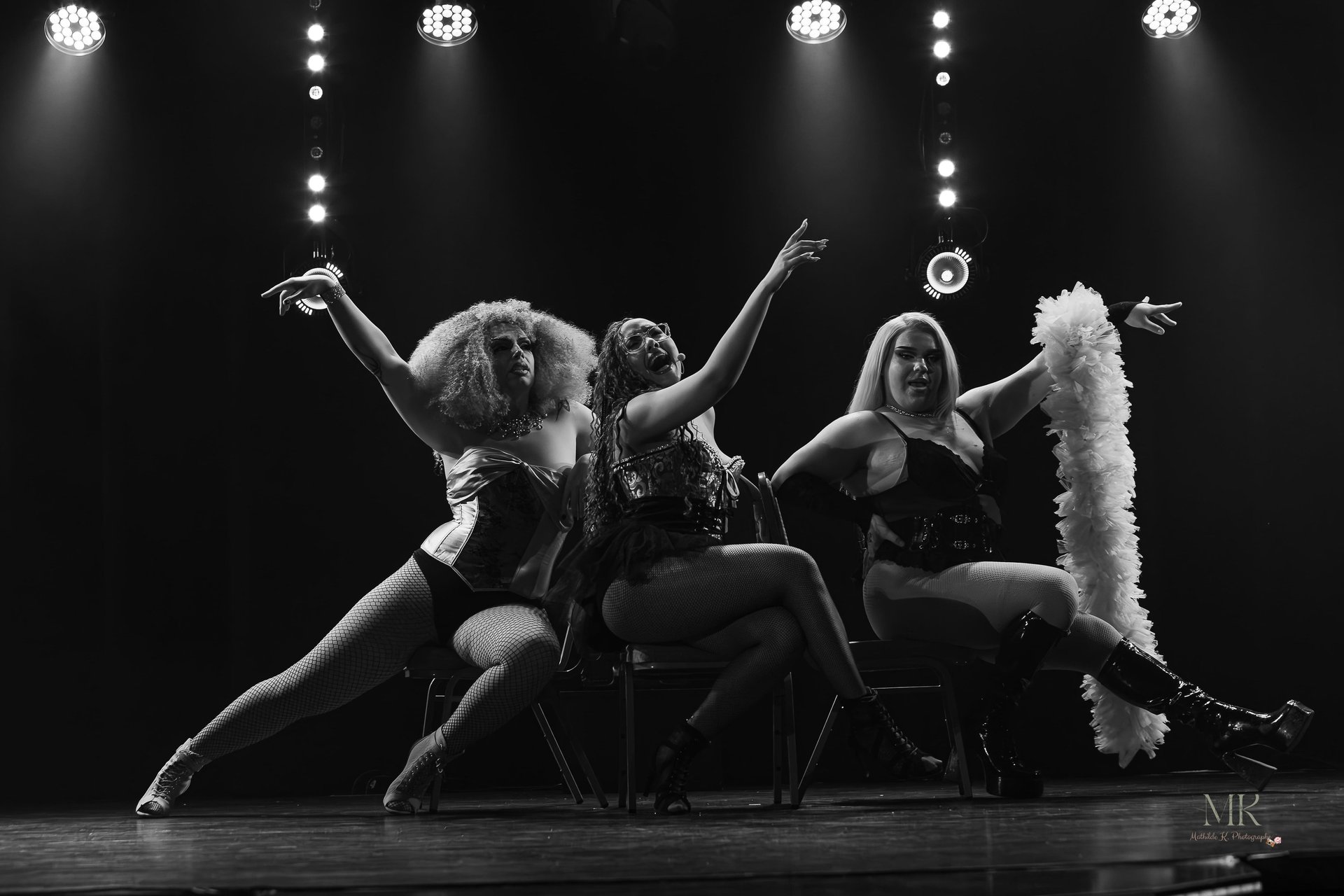 black and white bed linen