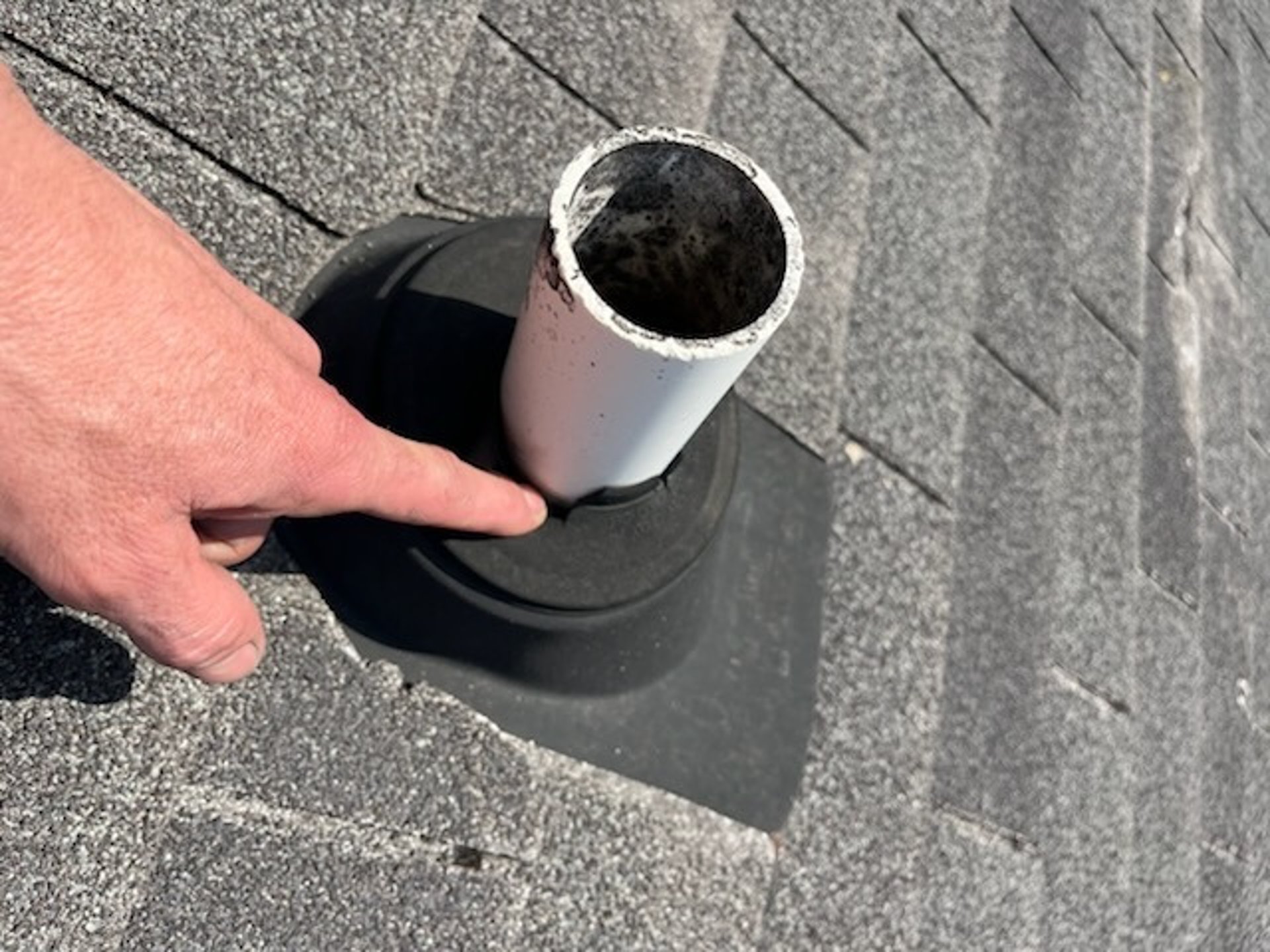 gray computer monitor