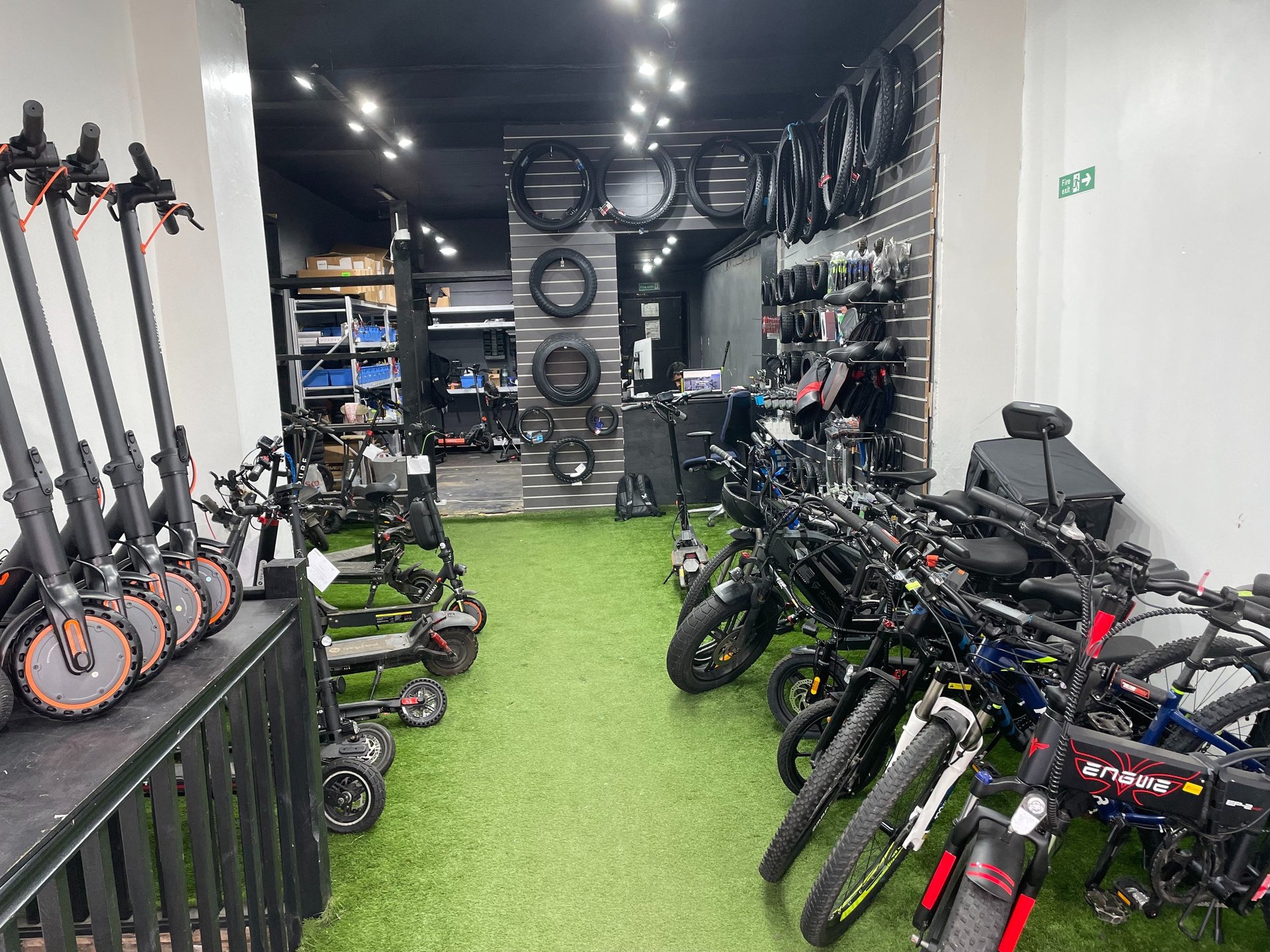 black and white bed linen