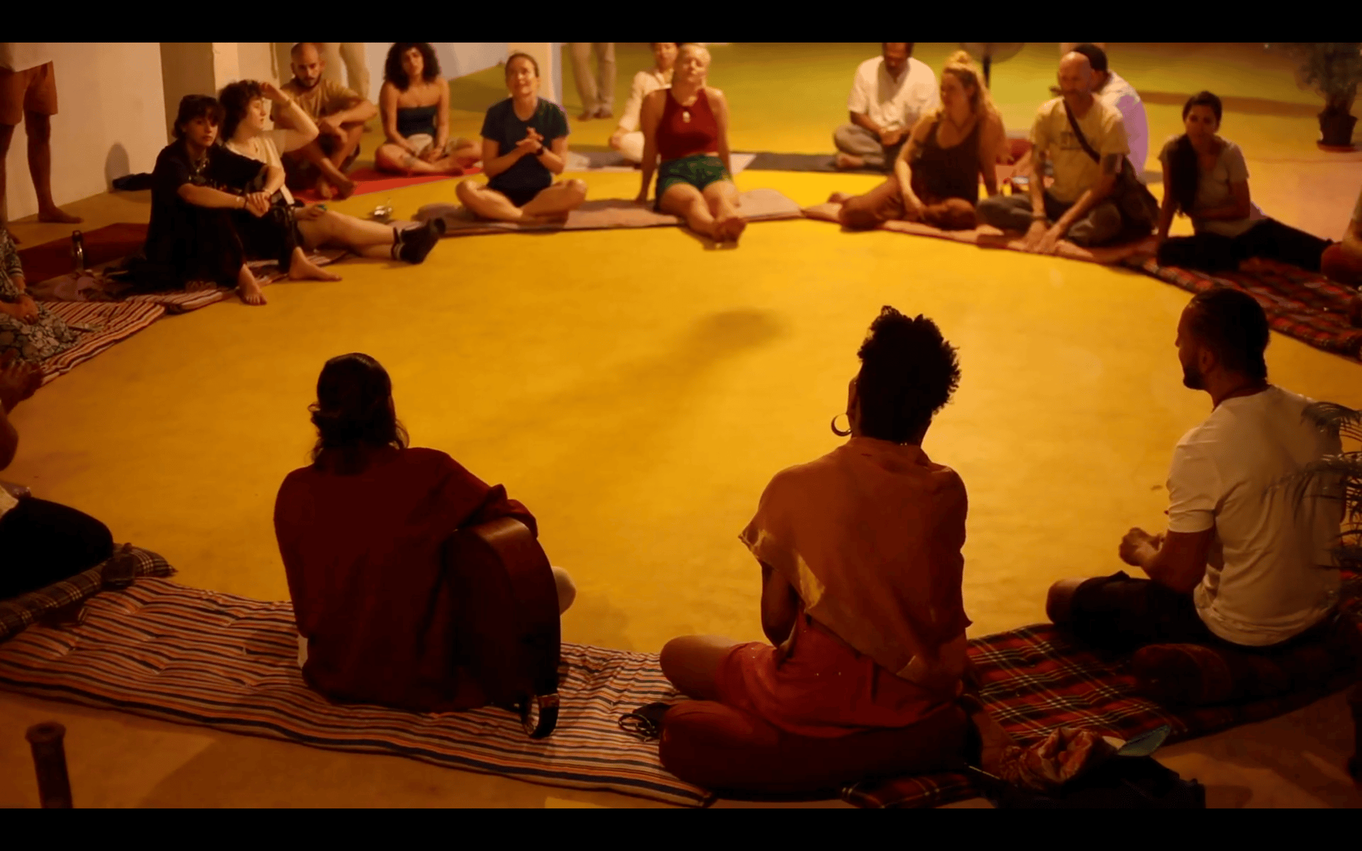 black and white bed linen