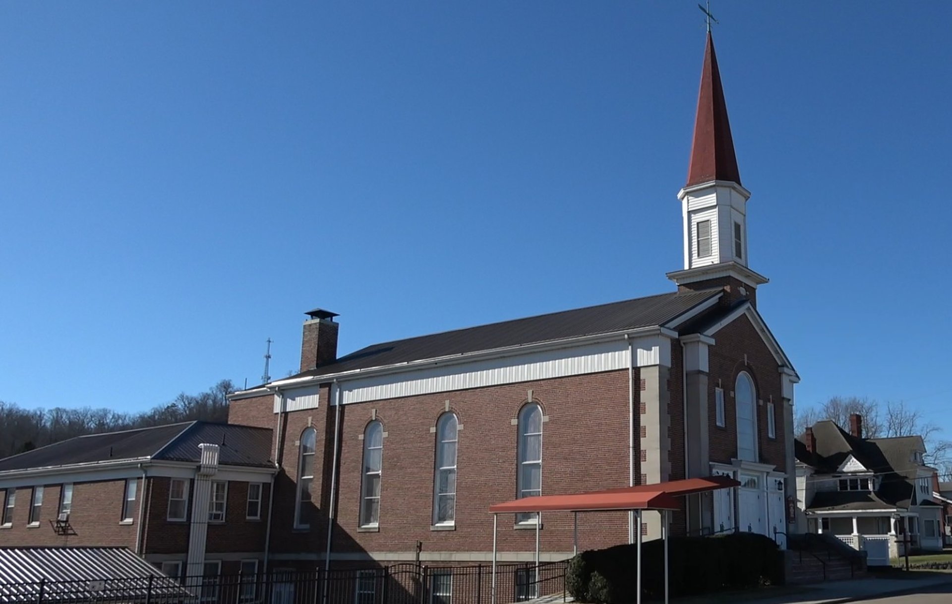 gray computer monitor