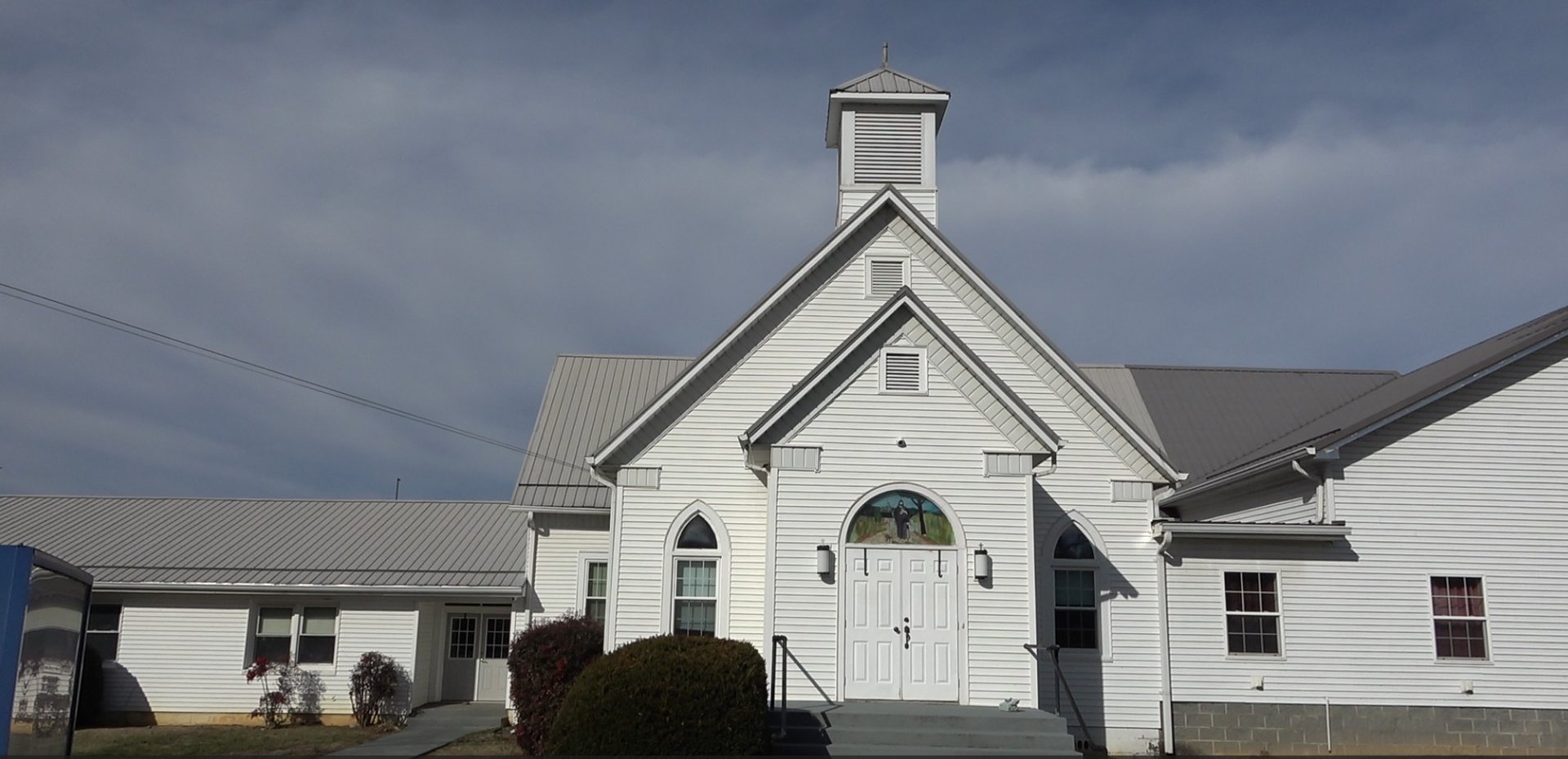 gray computer monitor