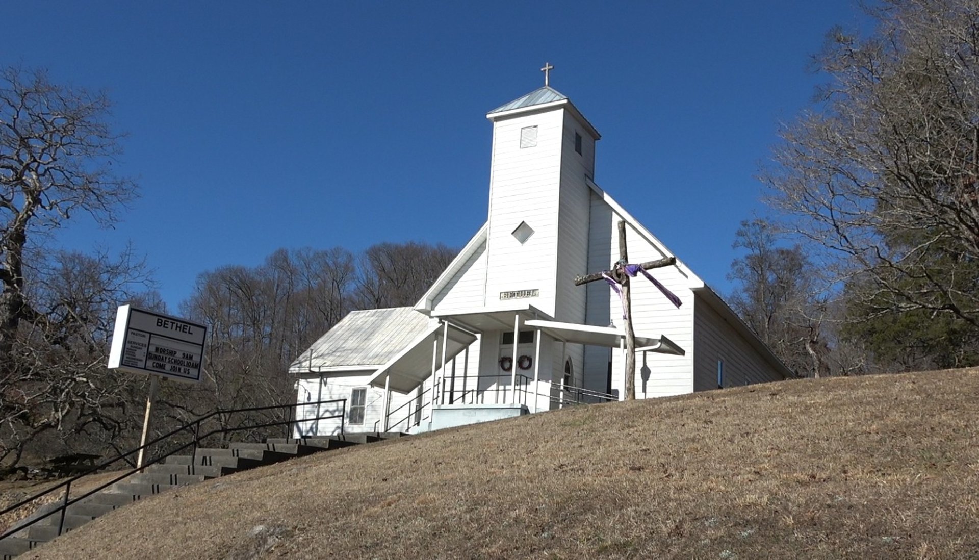 gray computer monitor