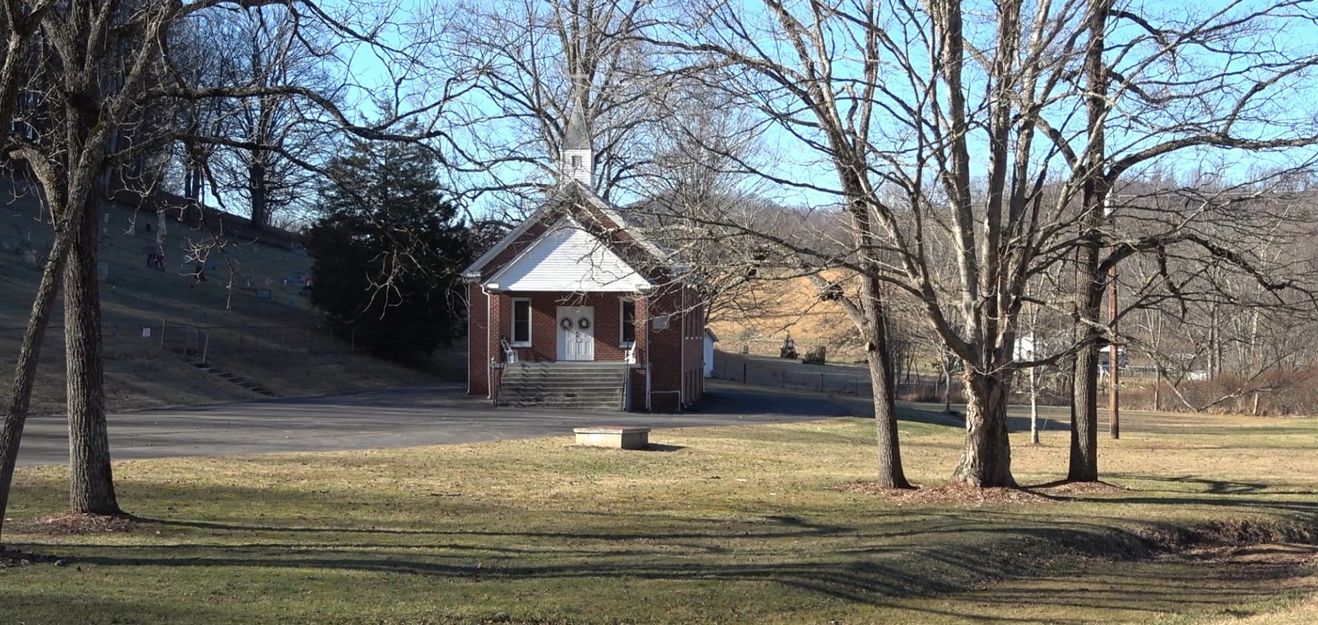 gray computer monitor
